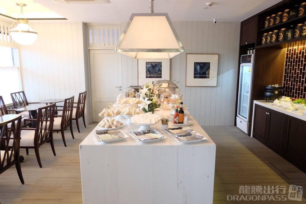 Coral Executive Lounge - interior view 3