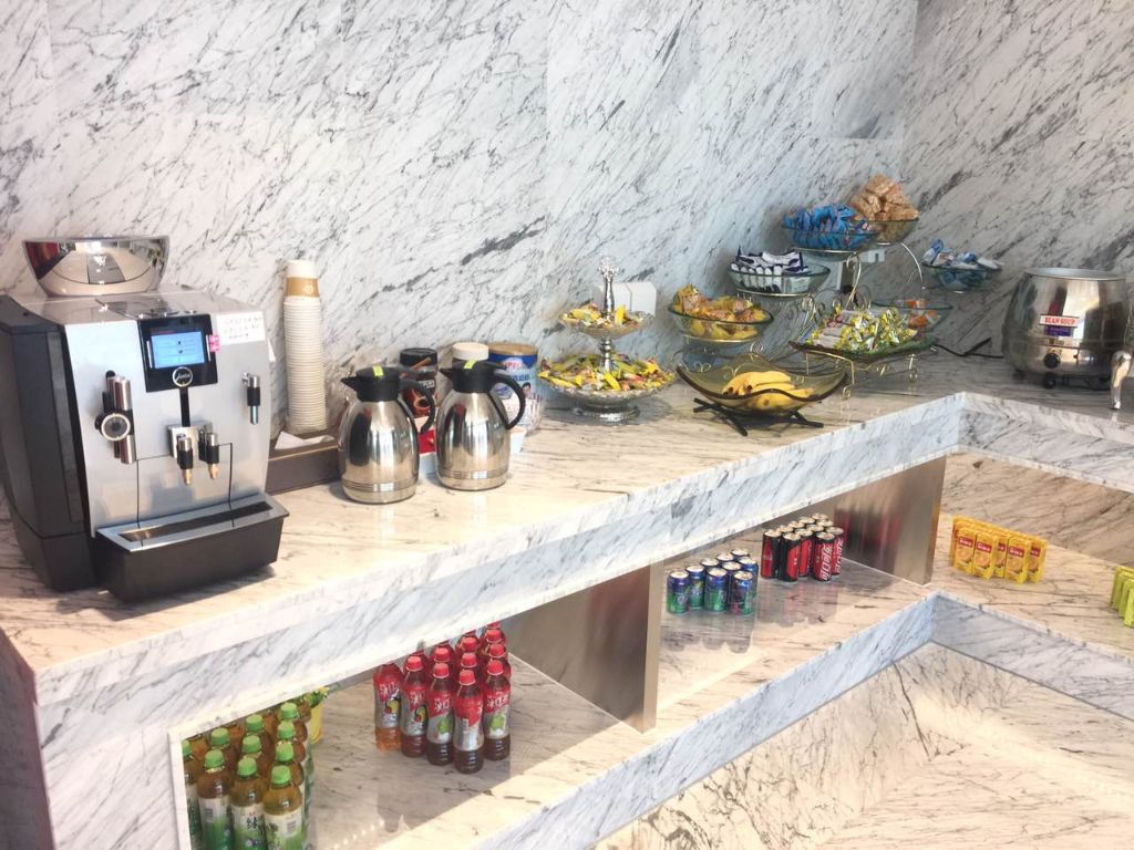 First Class Lounge No.6