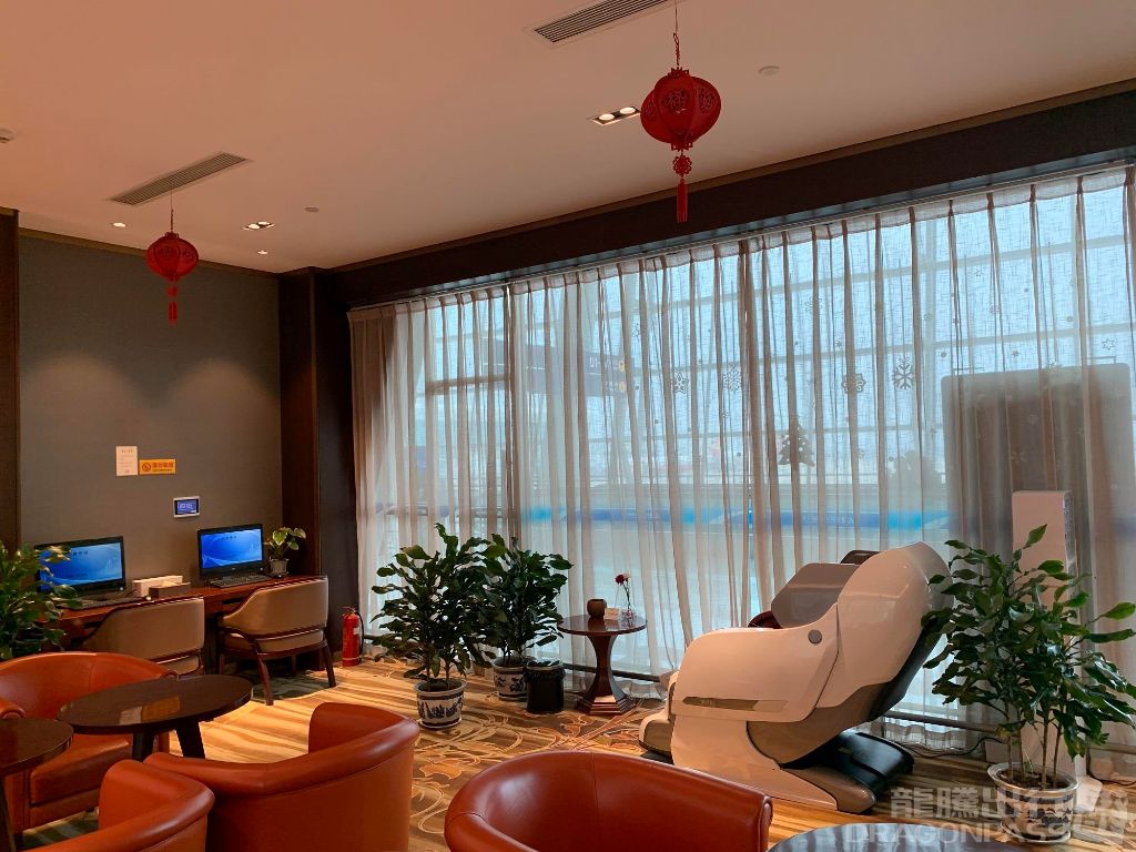 First Class Lounge No.8