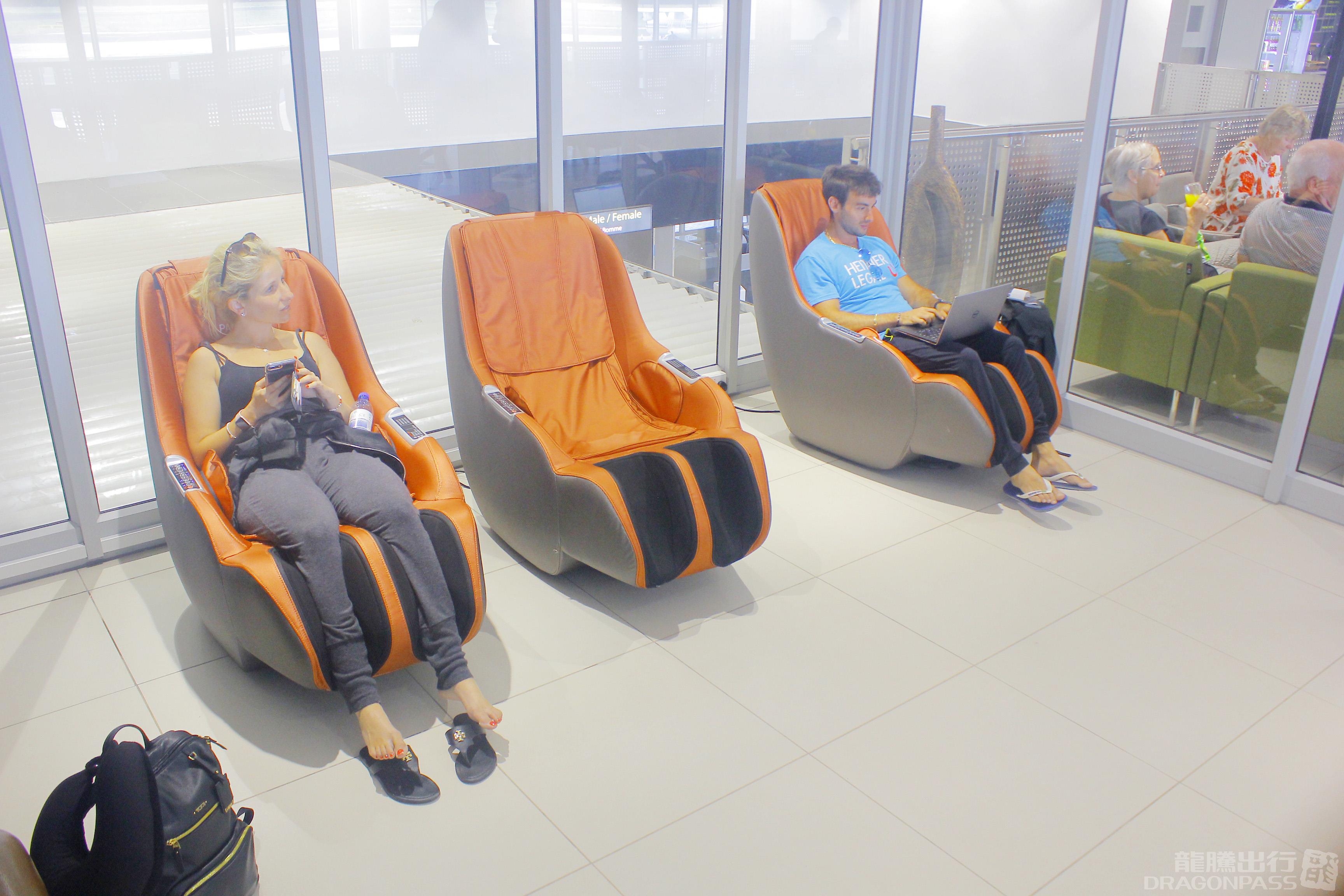 Nthula Lounge (International) - interior view 3