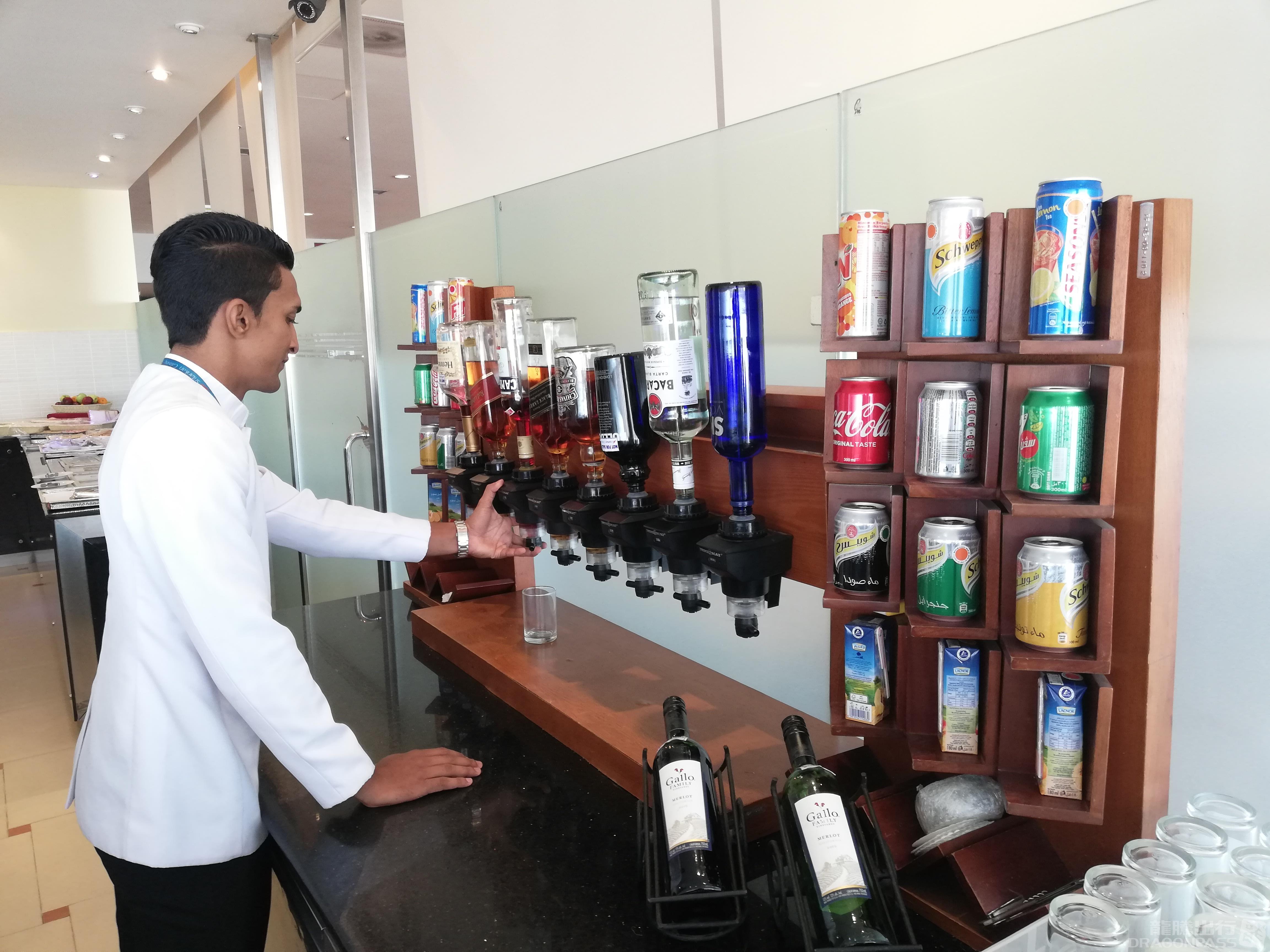 Palm Strip Lounge - interior view 2