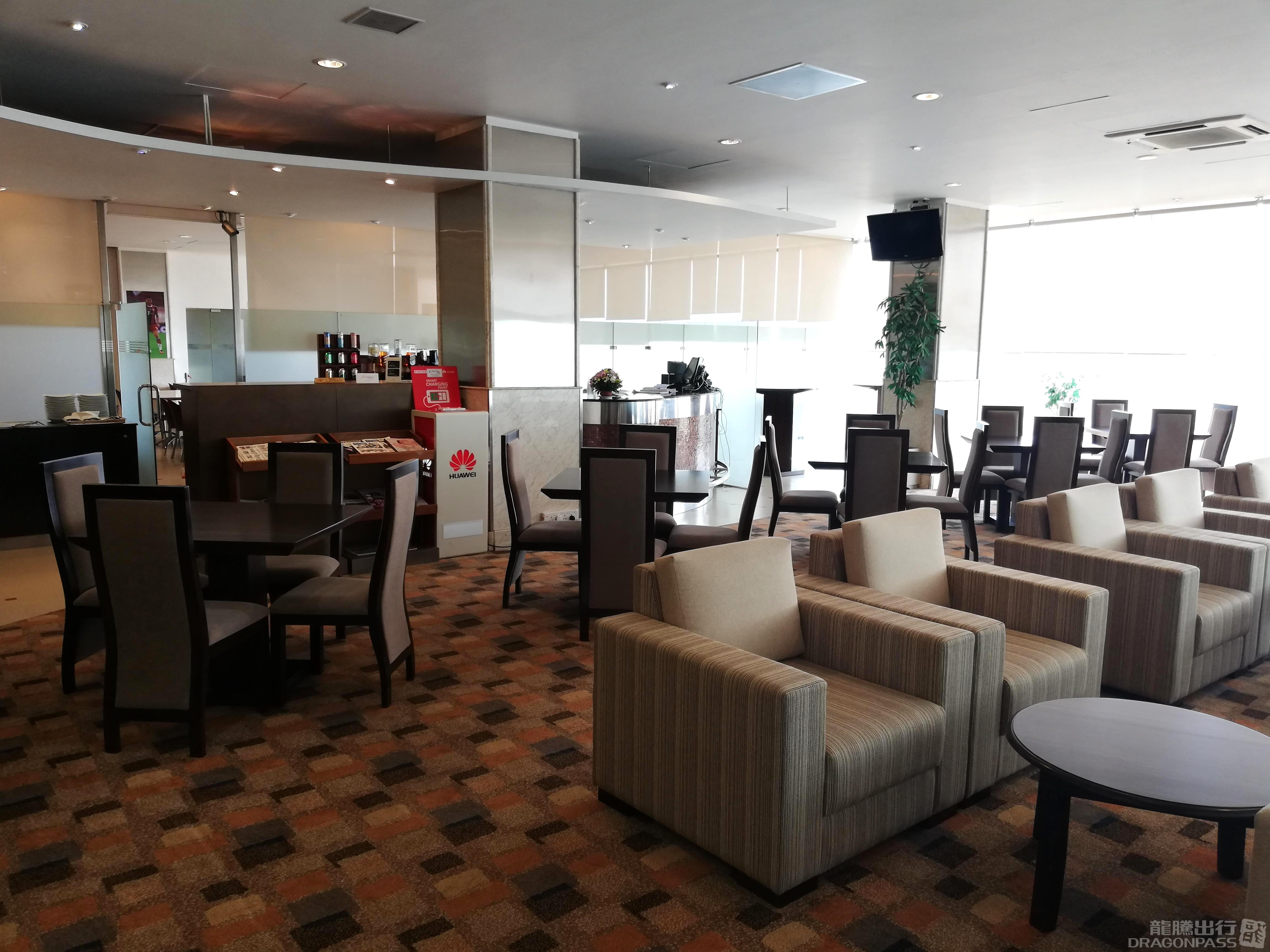 Palm Strip Lounge