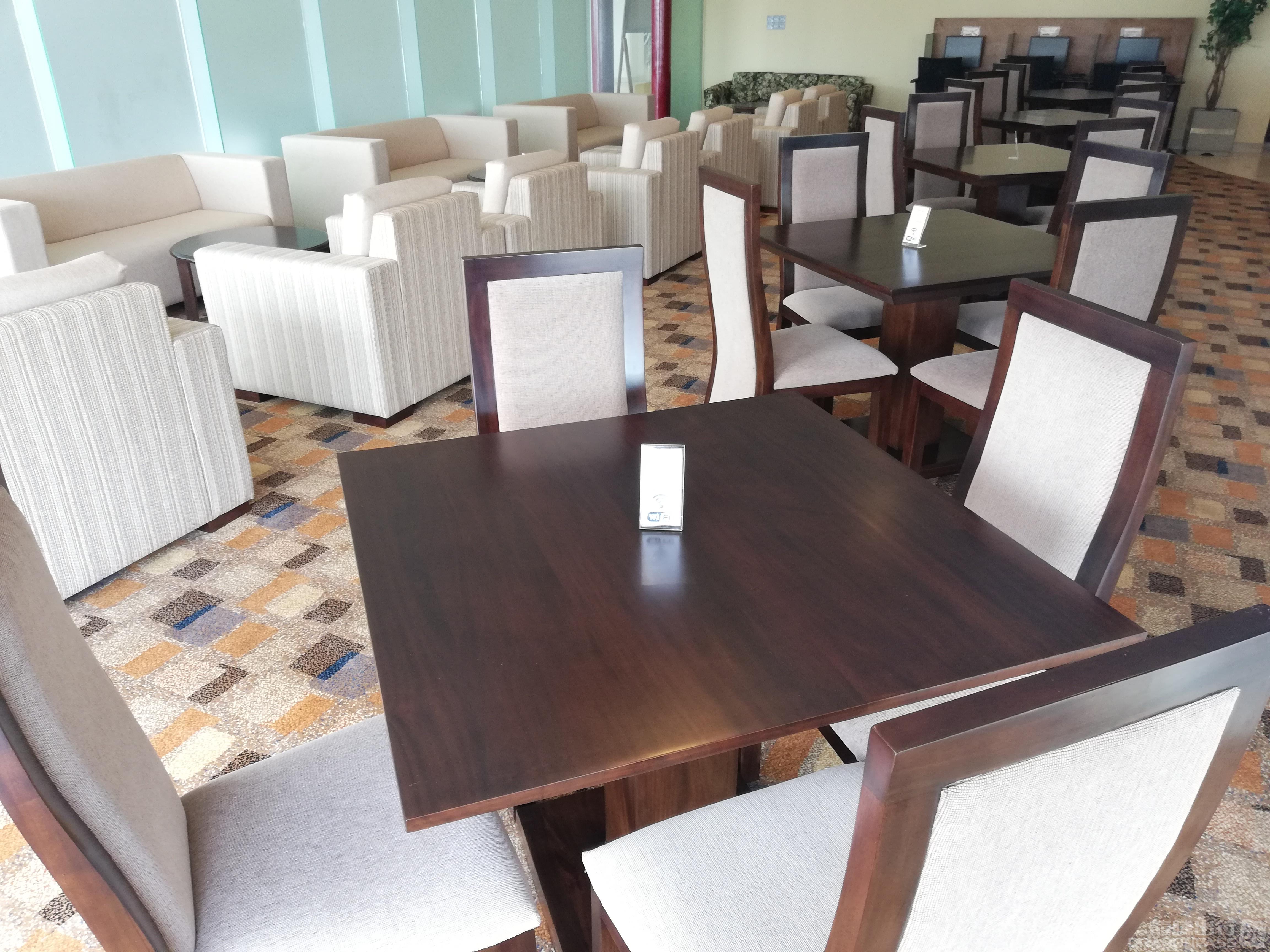 Palm Strip Lounge - interior view 4