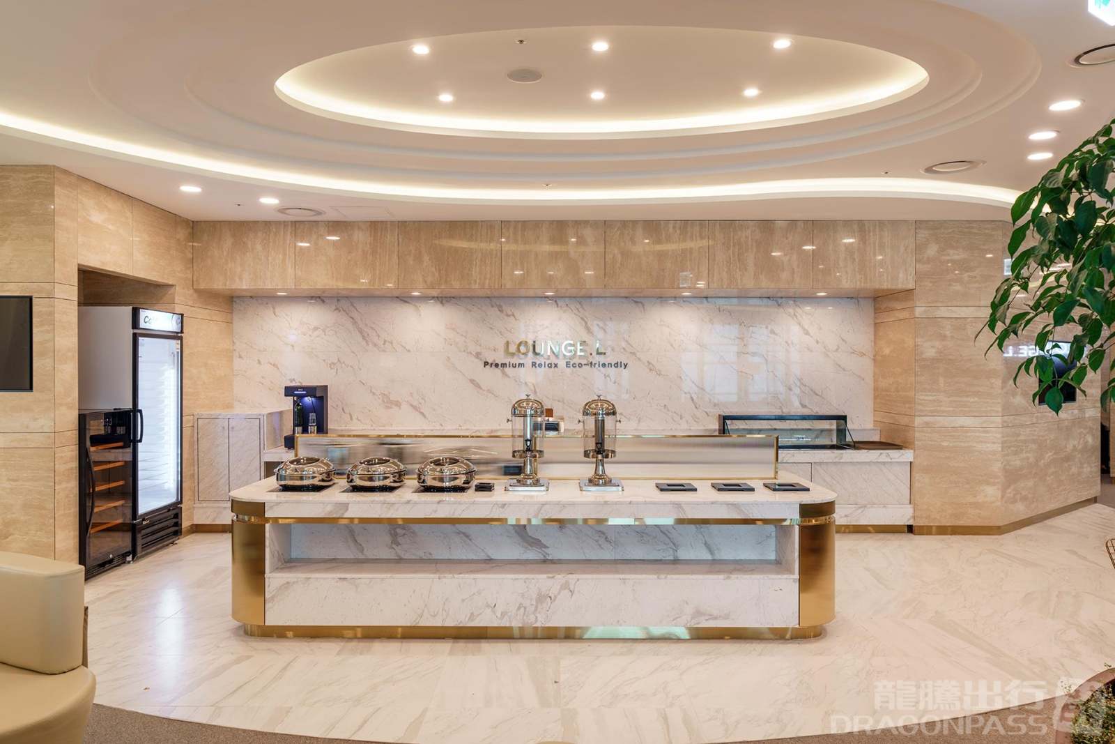 Sky Hub Lounge West — food & bar