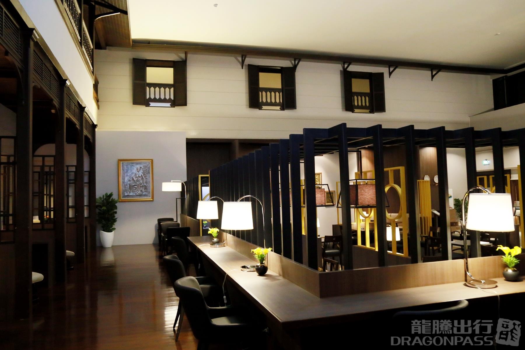 Miracle Lounge - interior view 4