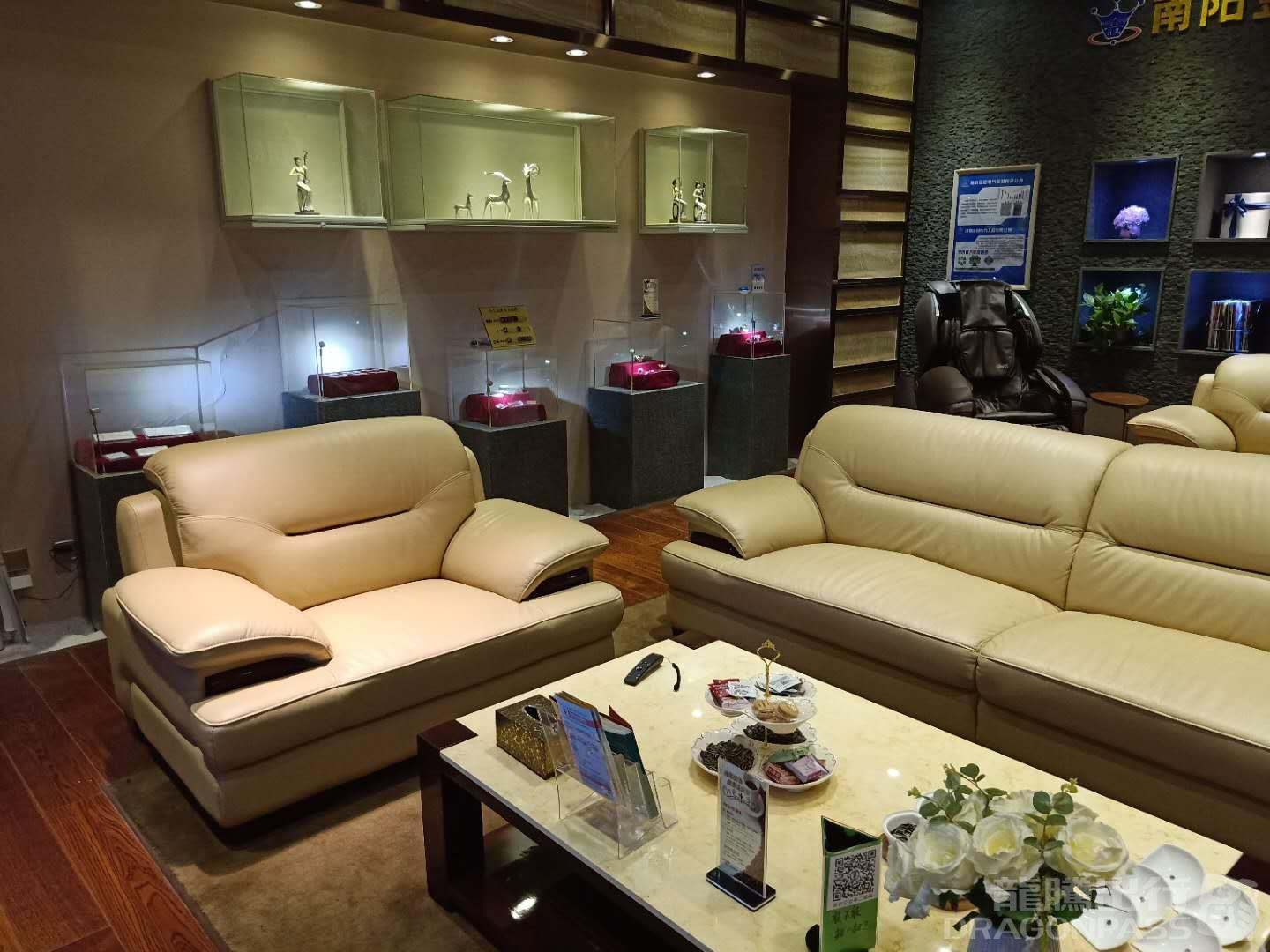 Business Lounge — food & bar