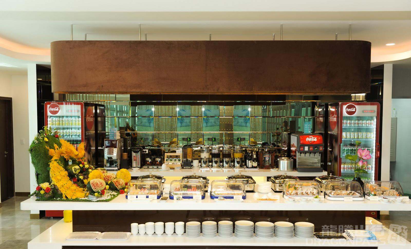 Vietnam Airlines Lotus Lounge — food & bar