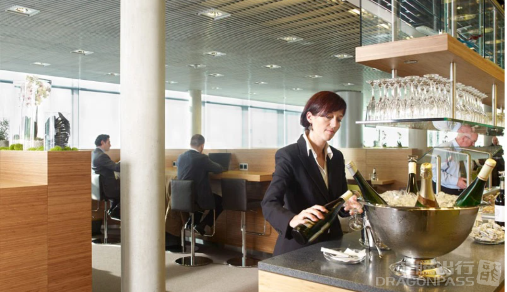 The Lounge - interior view 2