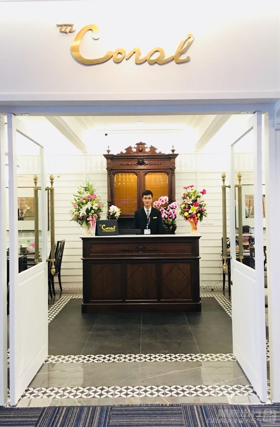 Coral Executive Lounge - interior view 3