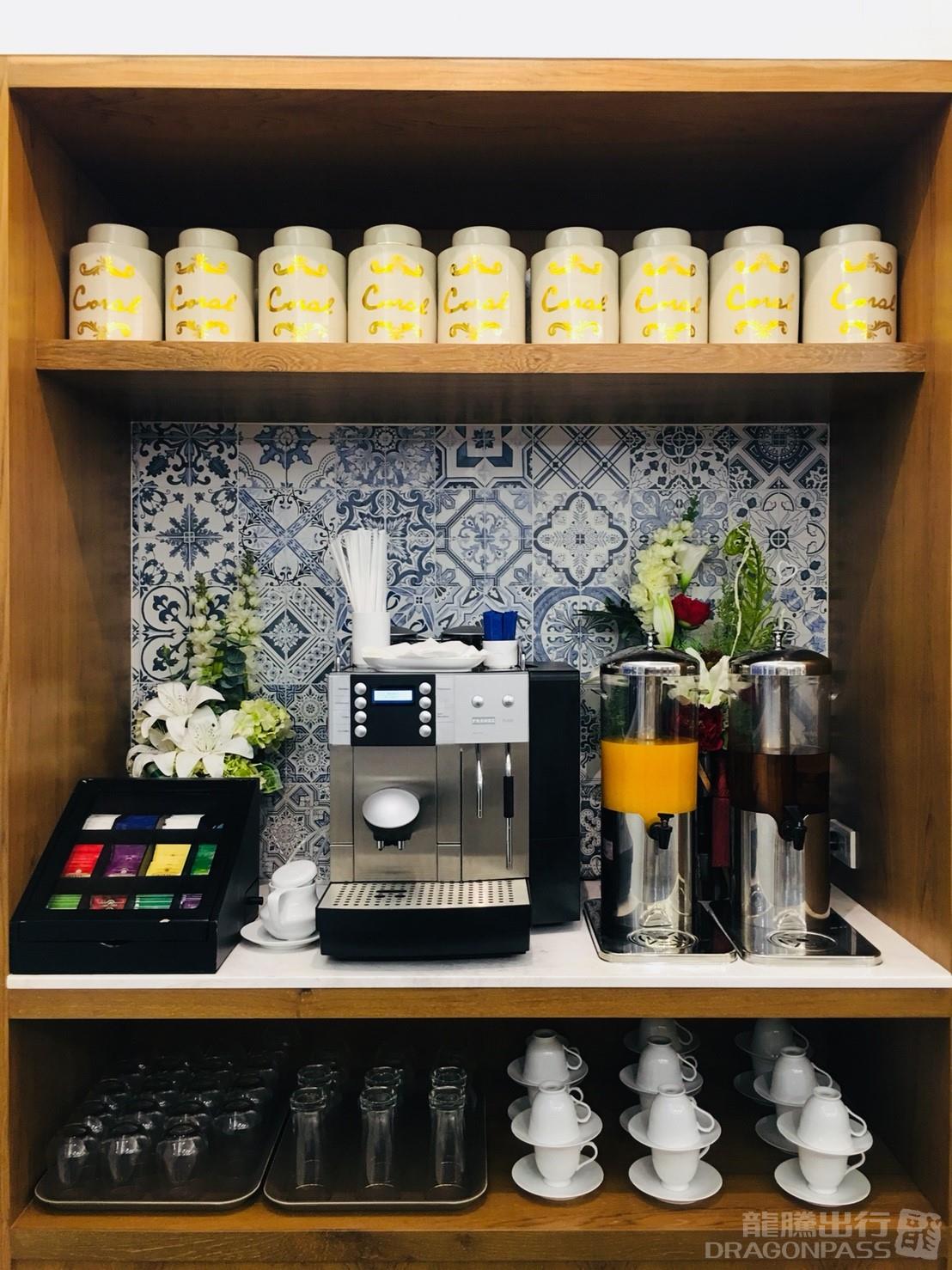 Coral Executive Lounge - interior view 2