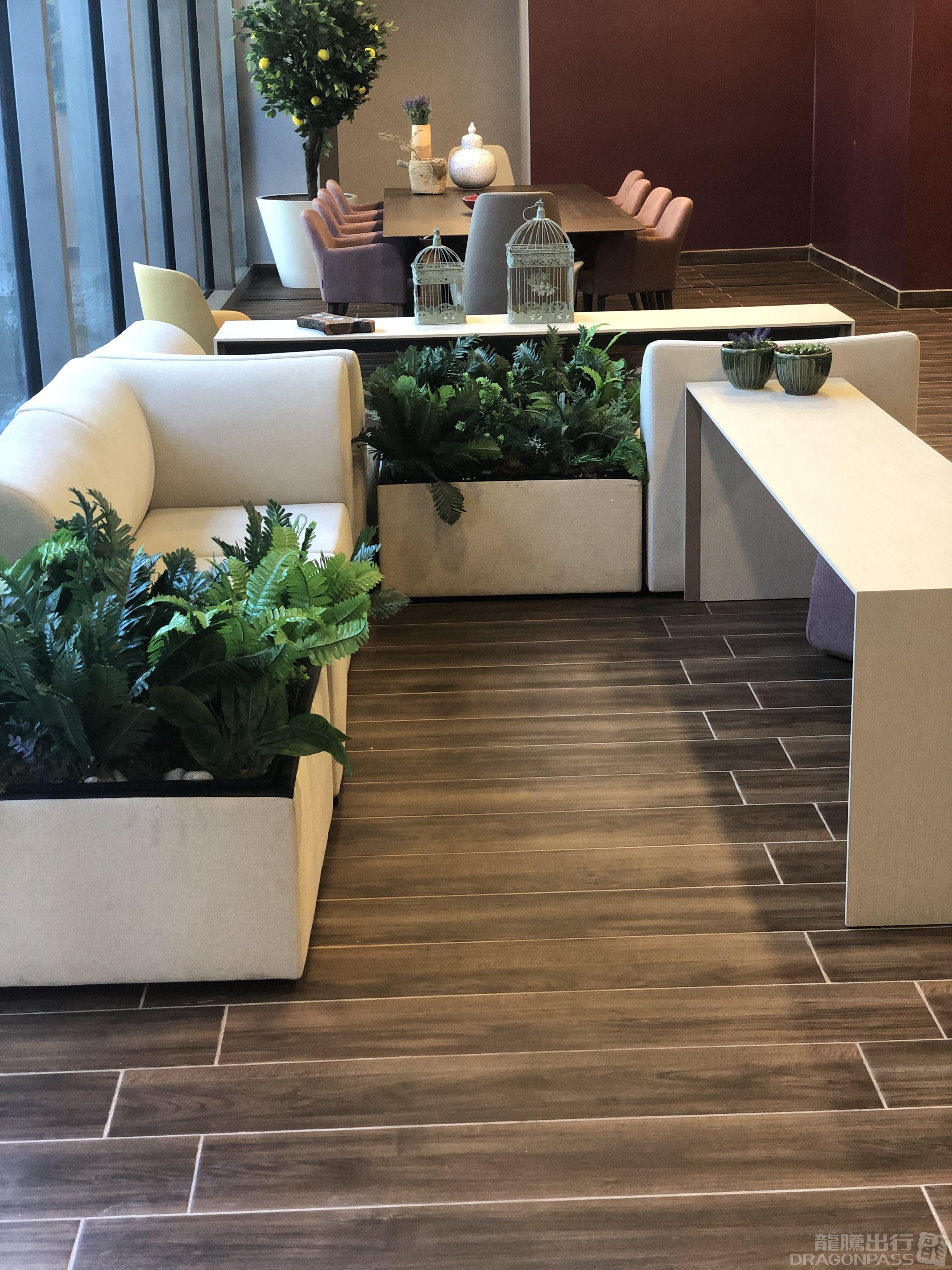 DLM Lounge