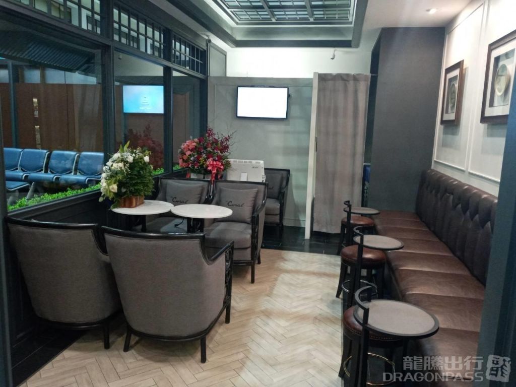 Coral Executive Lounge - interior view 3