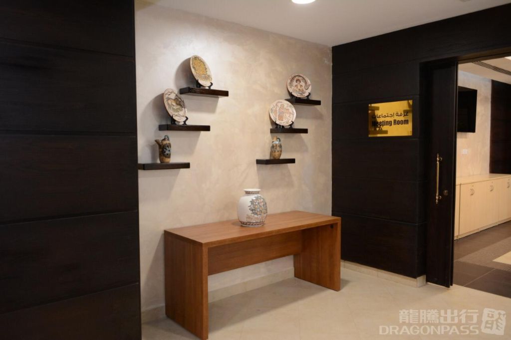 Pearl Lounge - interior view 3