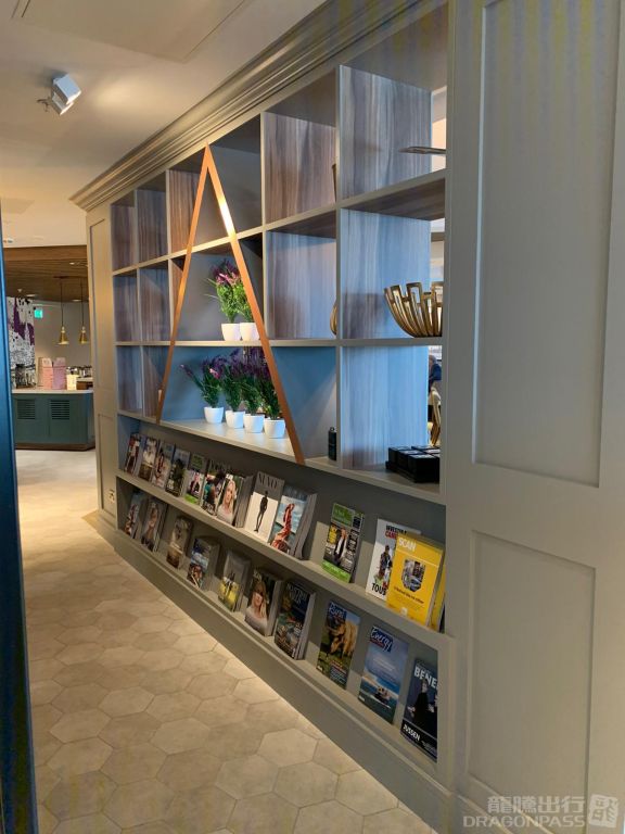 Aspire Lounge (Gate 16) - interior view 4