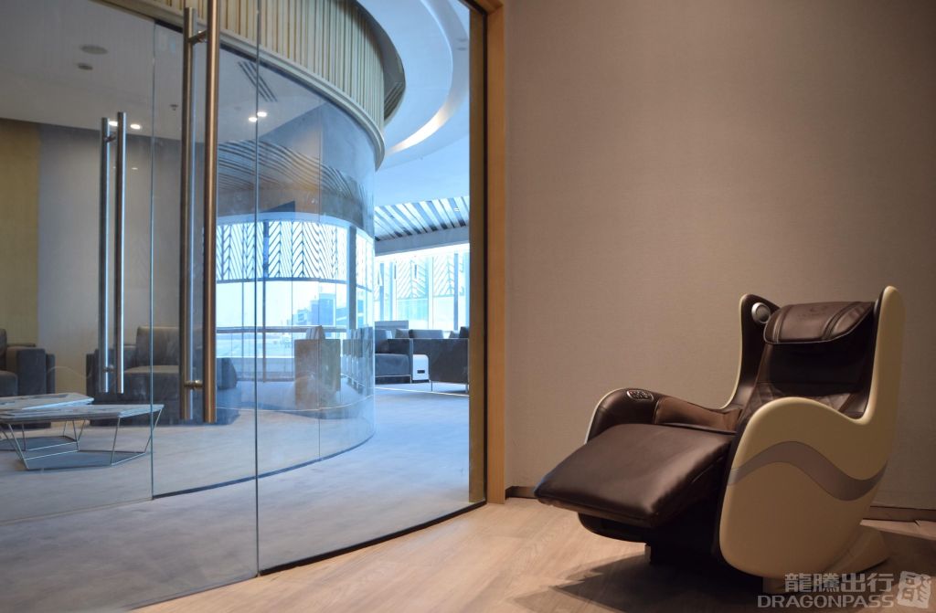 Ahlein Premium Lounge - interior view 2