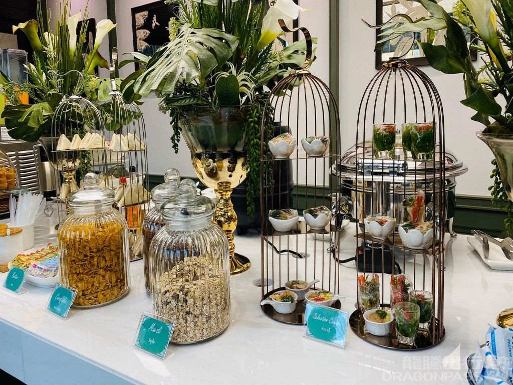 Coral Executive Lounge - interior view 2