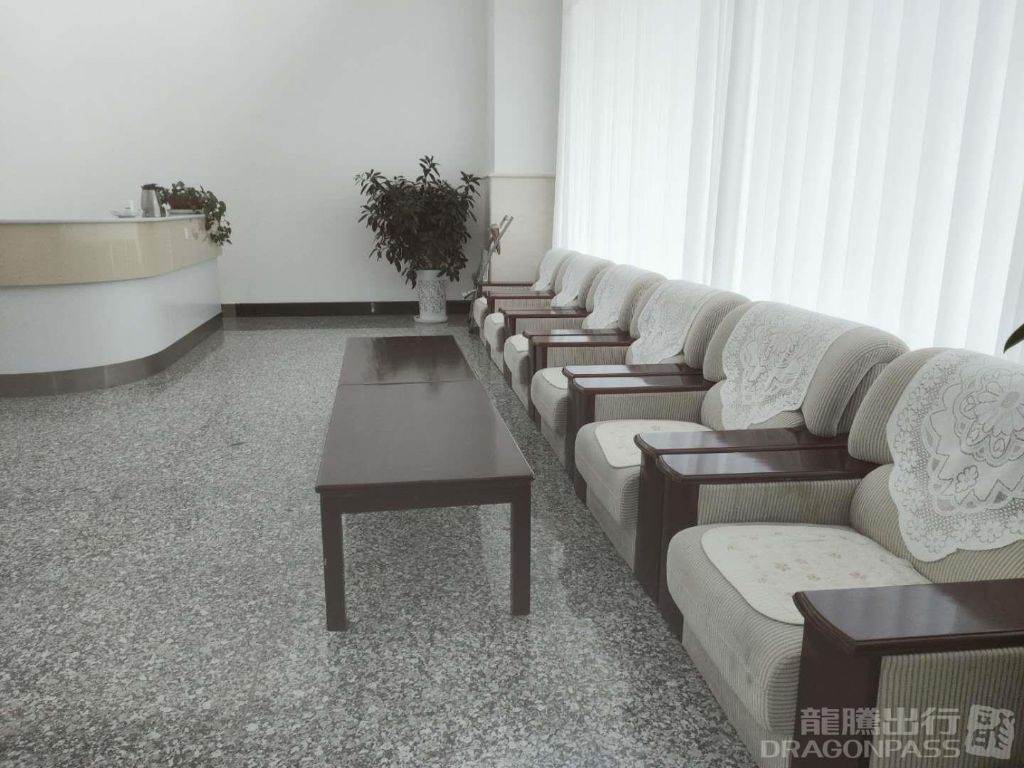 Two Classes Lounge — food & bar