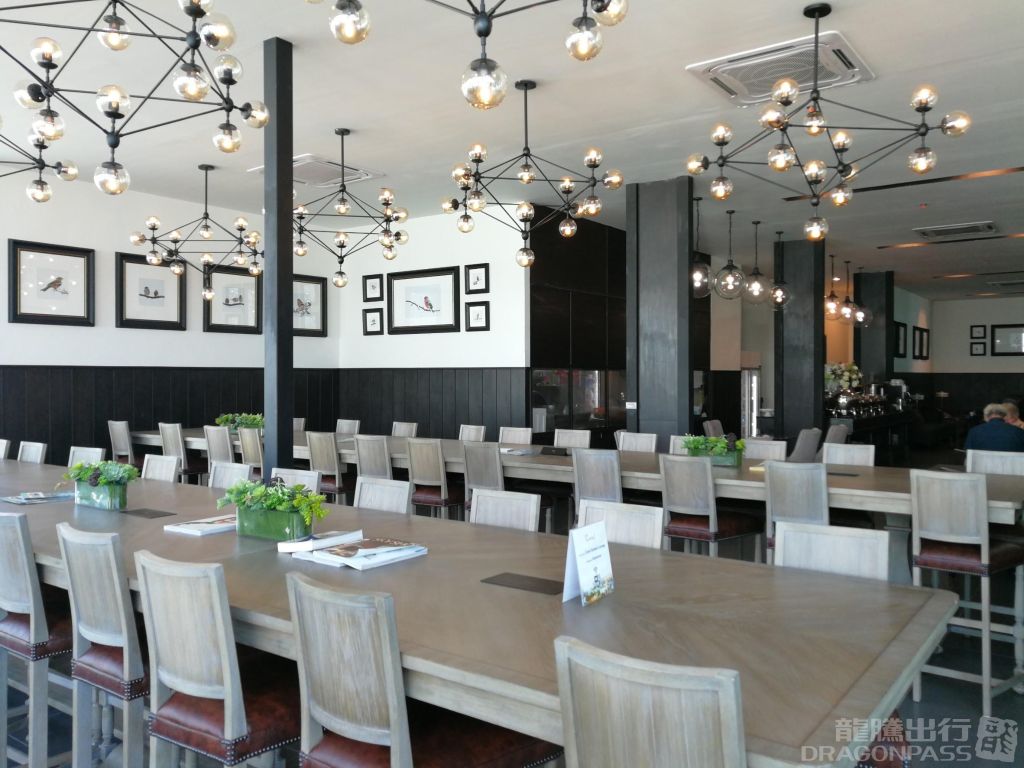 Coral Premium Lounge - interior view 4