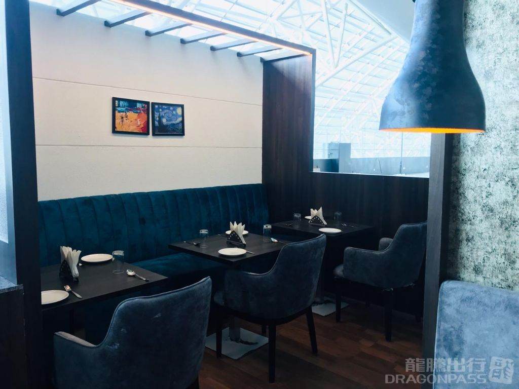 Primus Lounge — food & bar