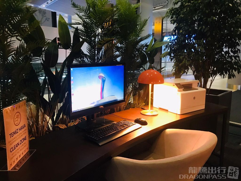 iGA Lounge - interior view 3