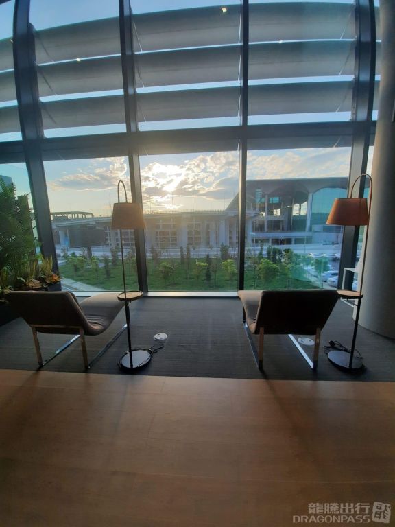 iGA Lounge - interior view 4