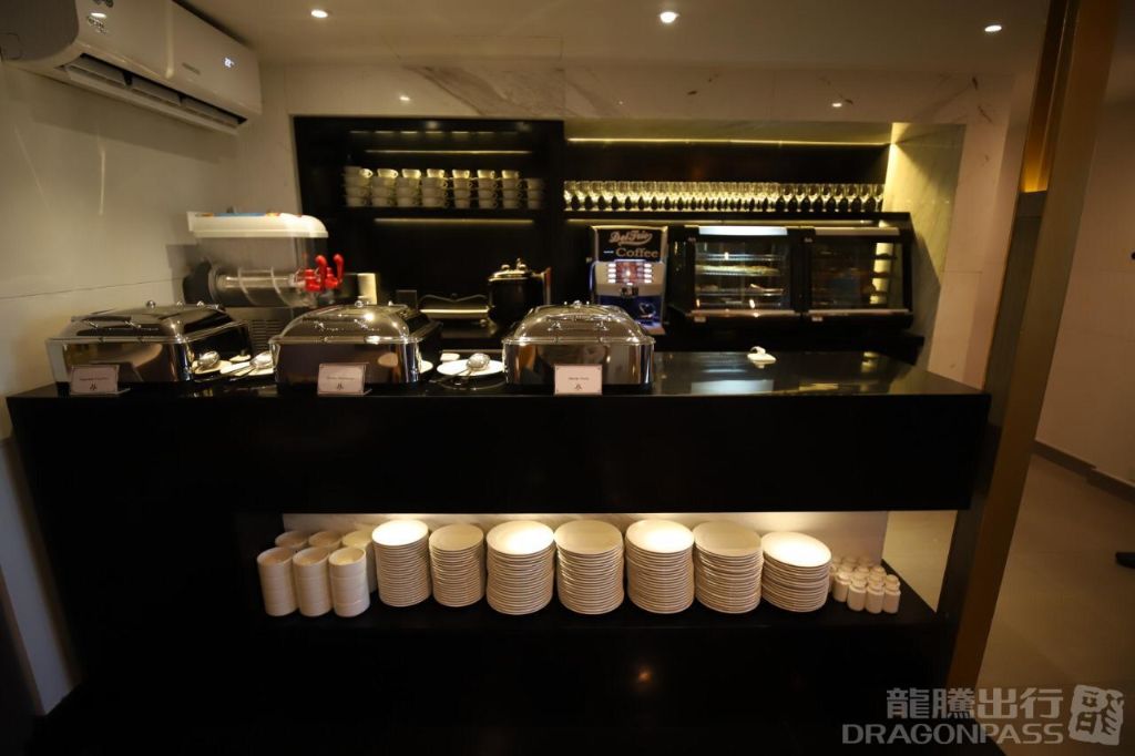 Majestic Lounge - interior view 4