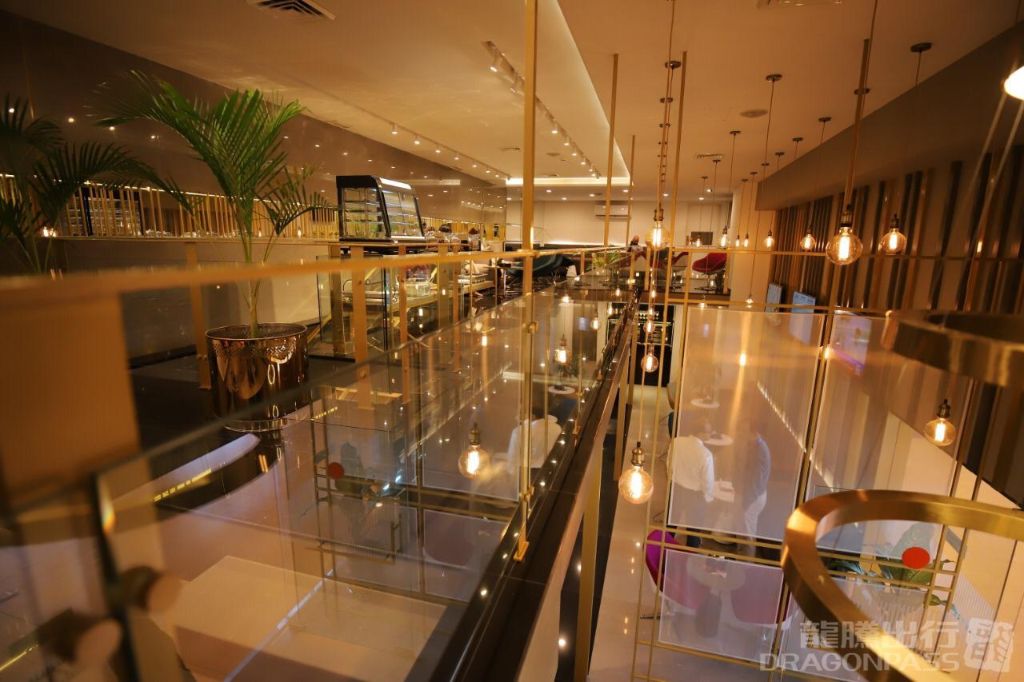 Majestic Lounge - interior view 3