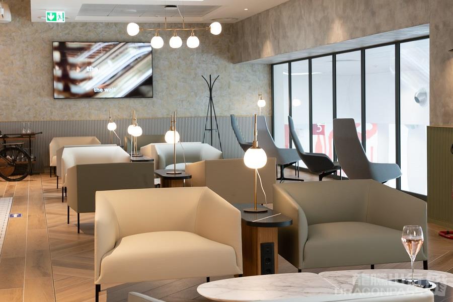 HelloSky VIP Lounge - interior view 2