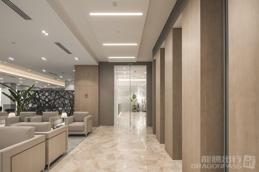 The Lounge - interior view 3