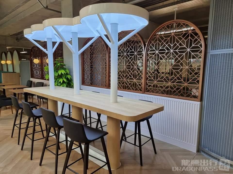 Miracle Lounge - interior view 4