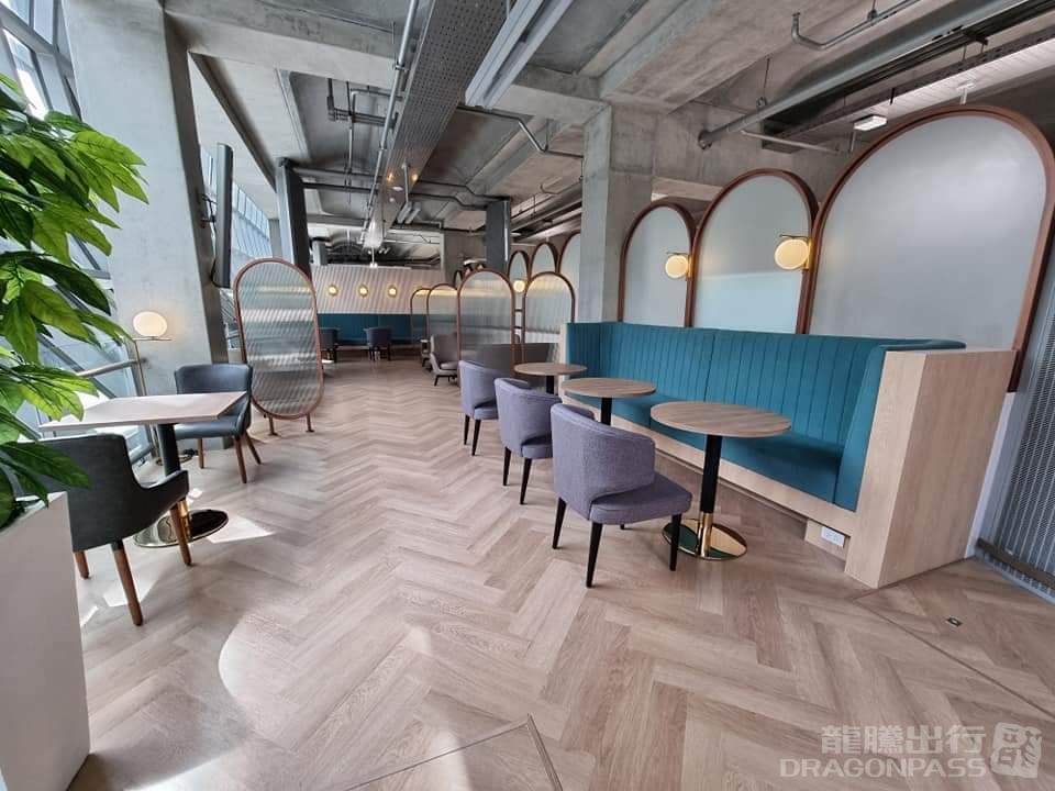 Miracle Lounge - interior view 3