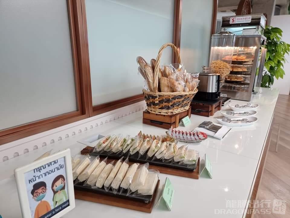 Miracle Lounge - interior view 2