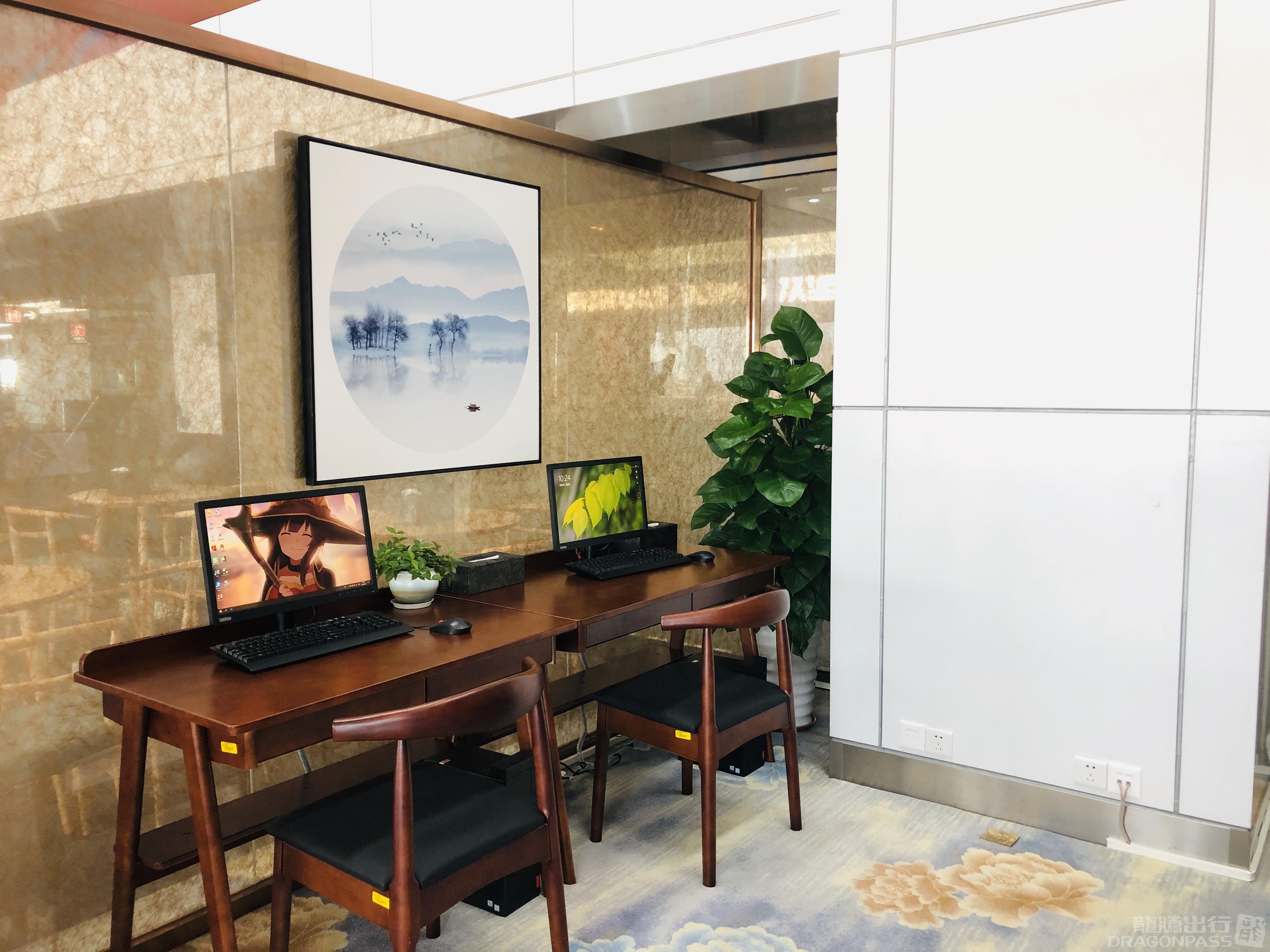 First Class Lounge (East Gallery)