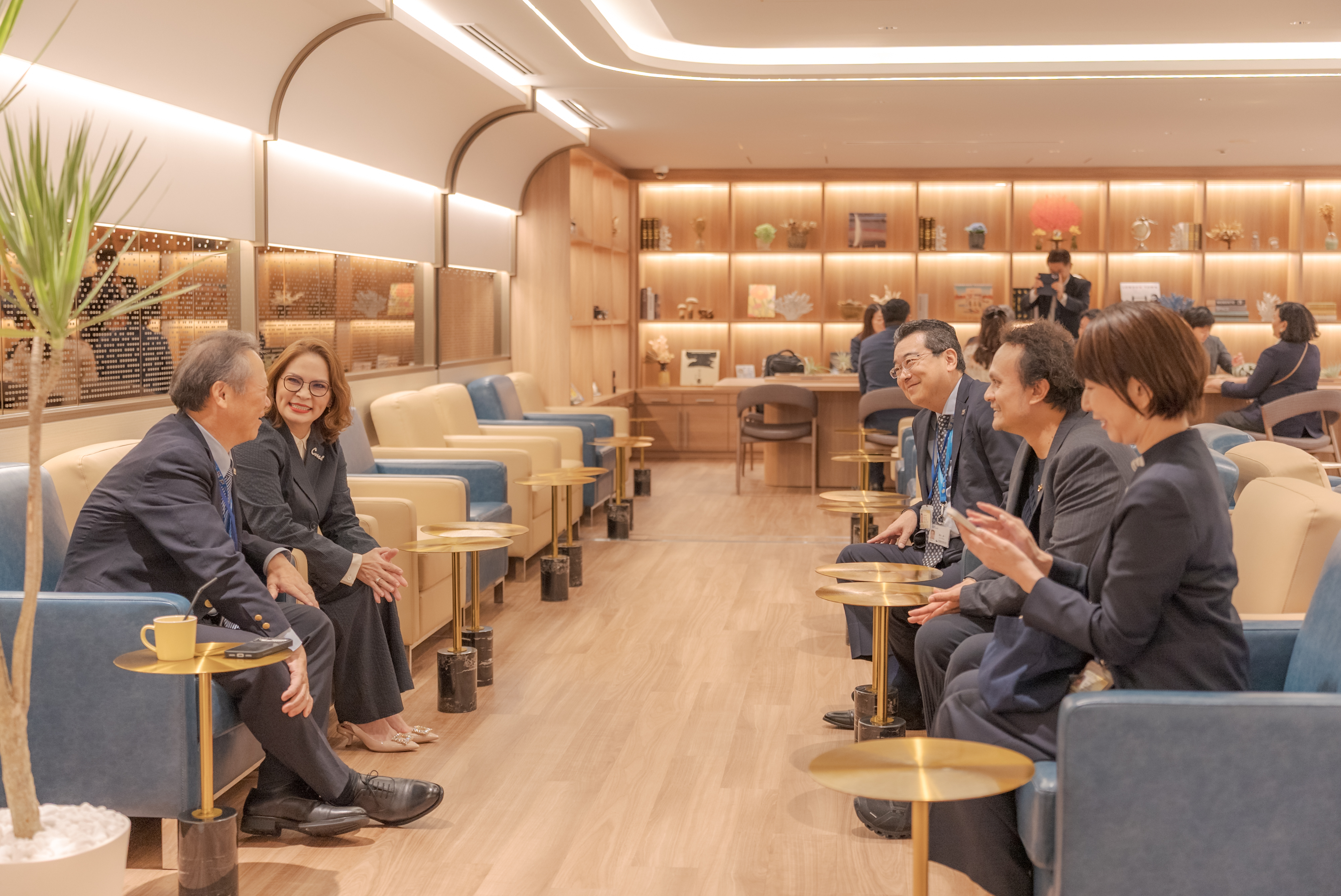 The Coral Executive Lounge - interior view 4