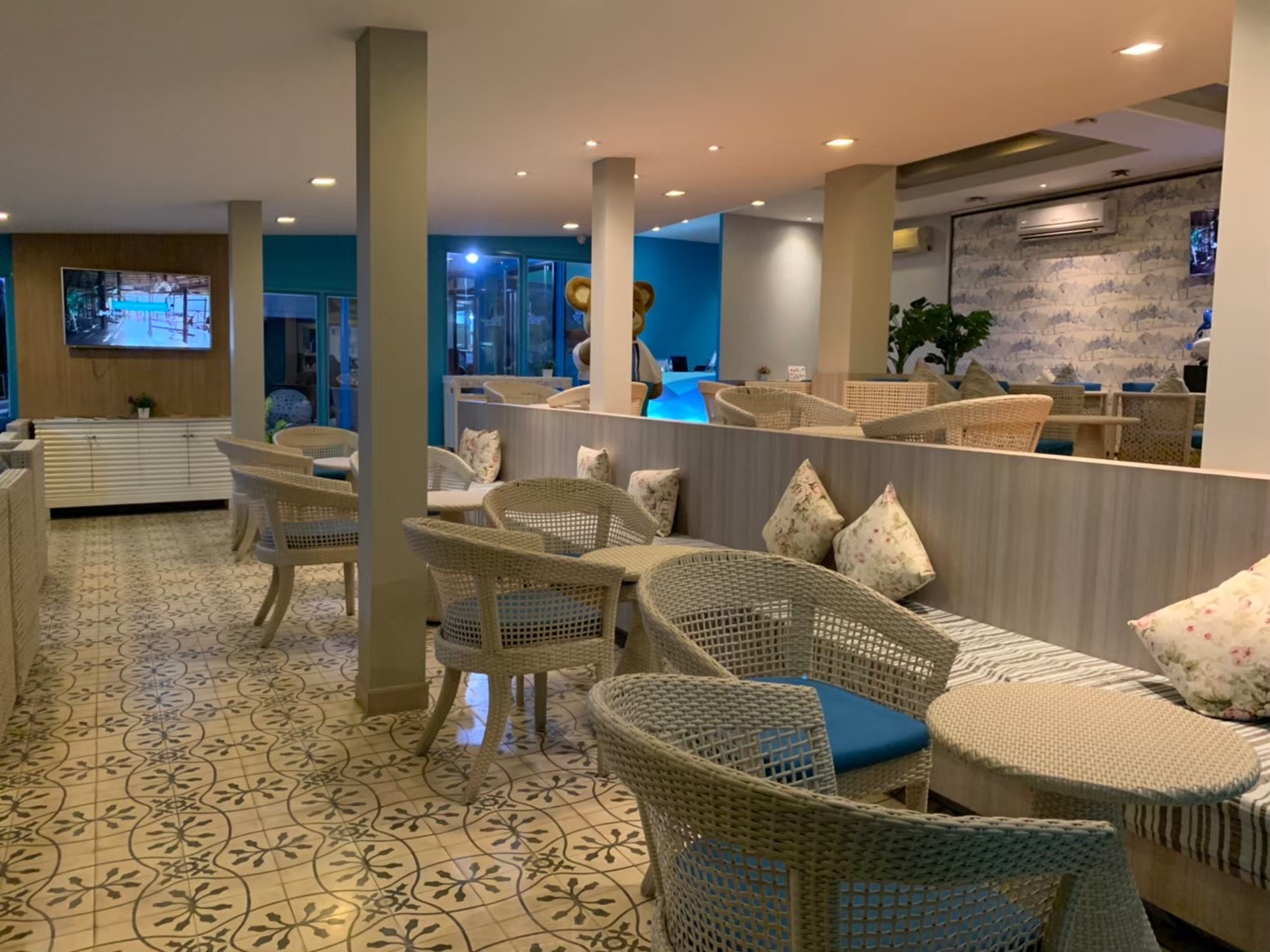 Blue Ribbon Club Lounge