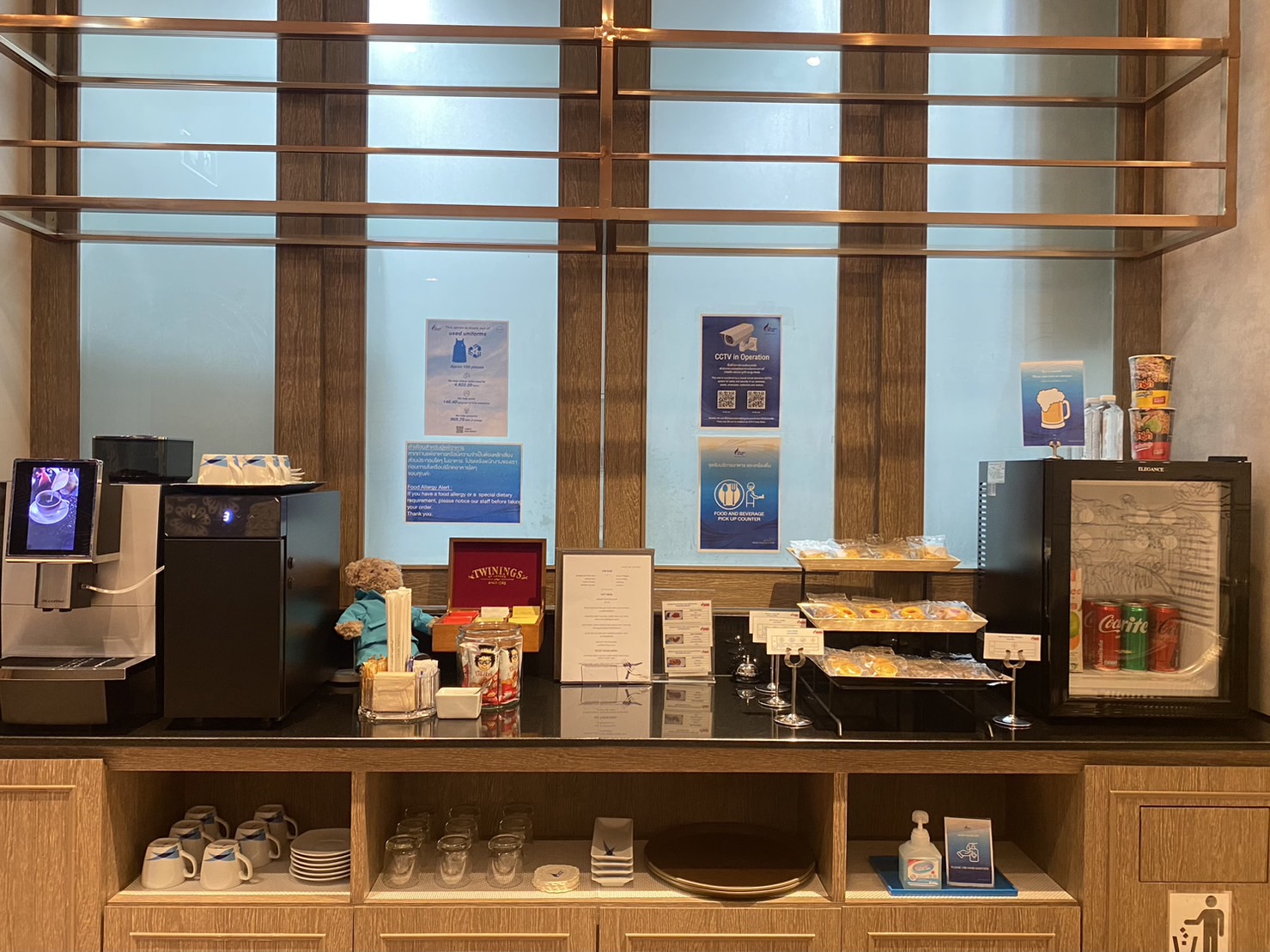 Blue Ribbon Lounge - interior view 2