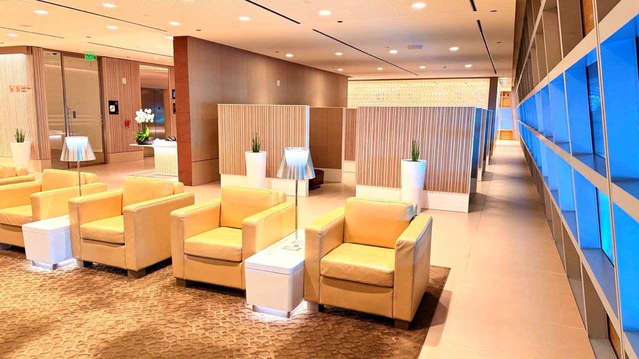 Al Maha Lounge - Landside