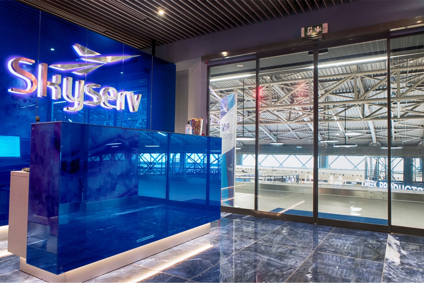 Skyserv Lounge - interior view 2