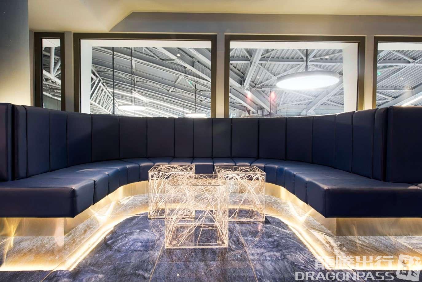 Skyserv Lounge - interior view 4