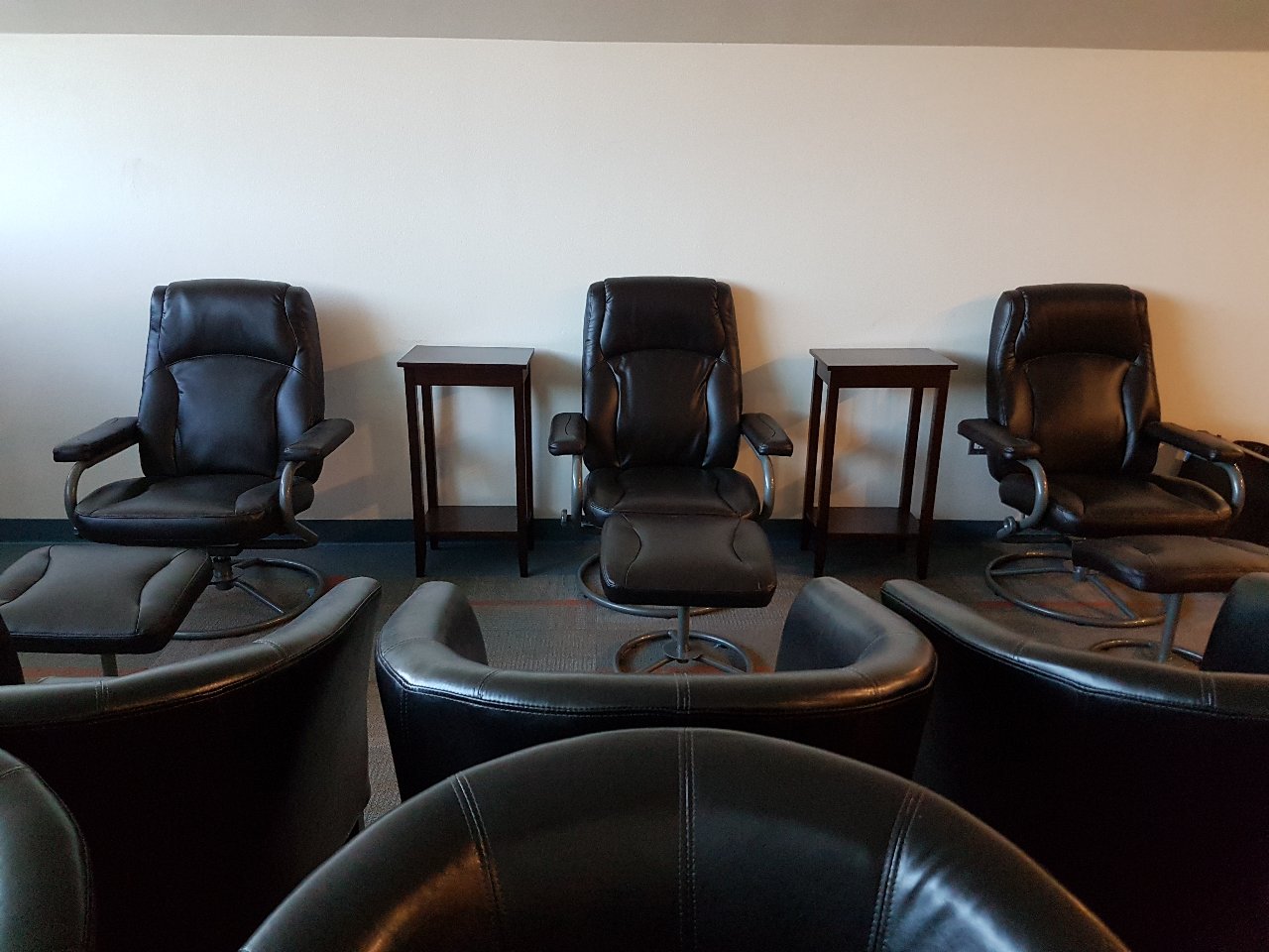 Skyview Airport Lounge - interior view 3