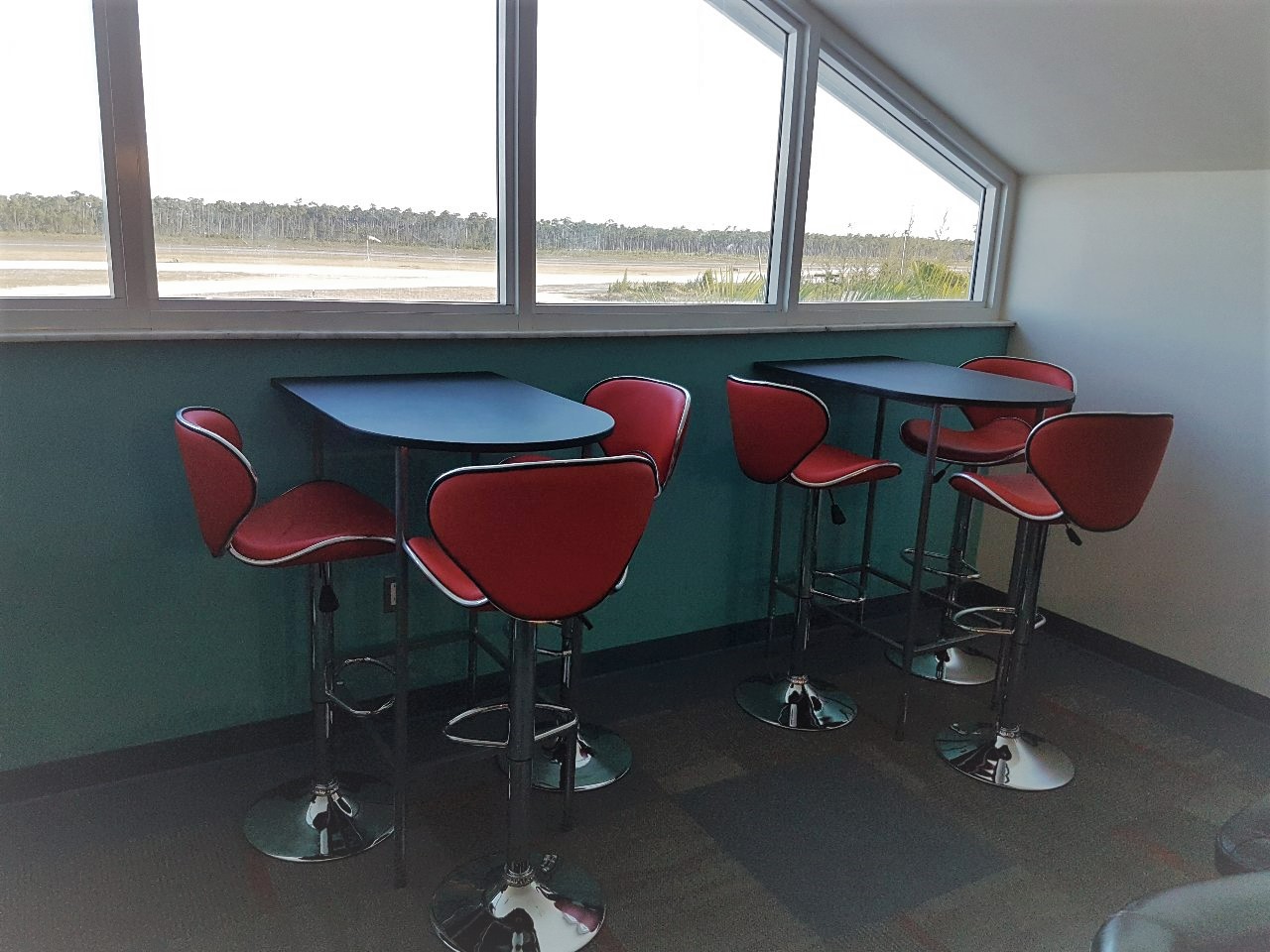 Skyview Airport Lounge - interior view 4