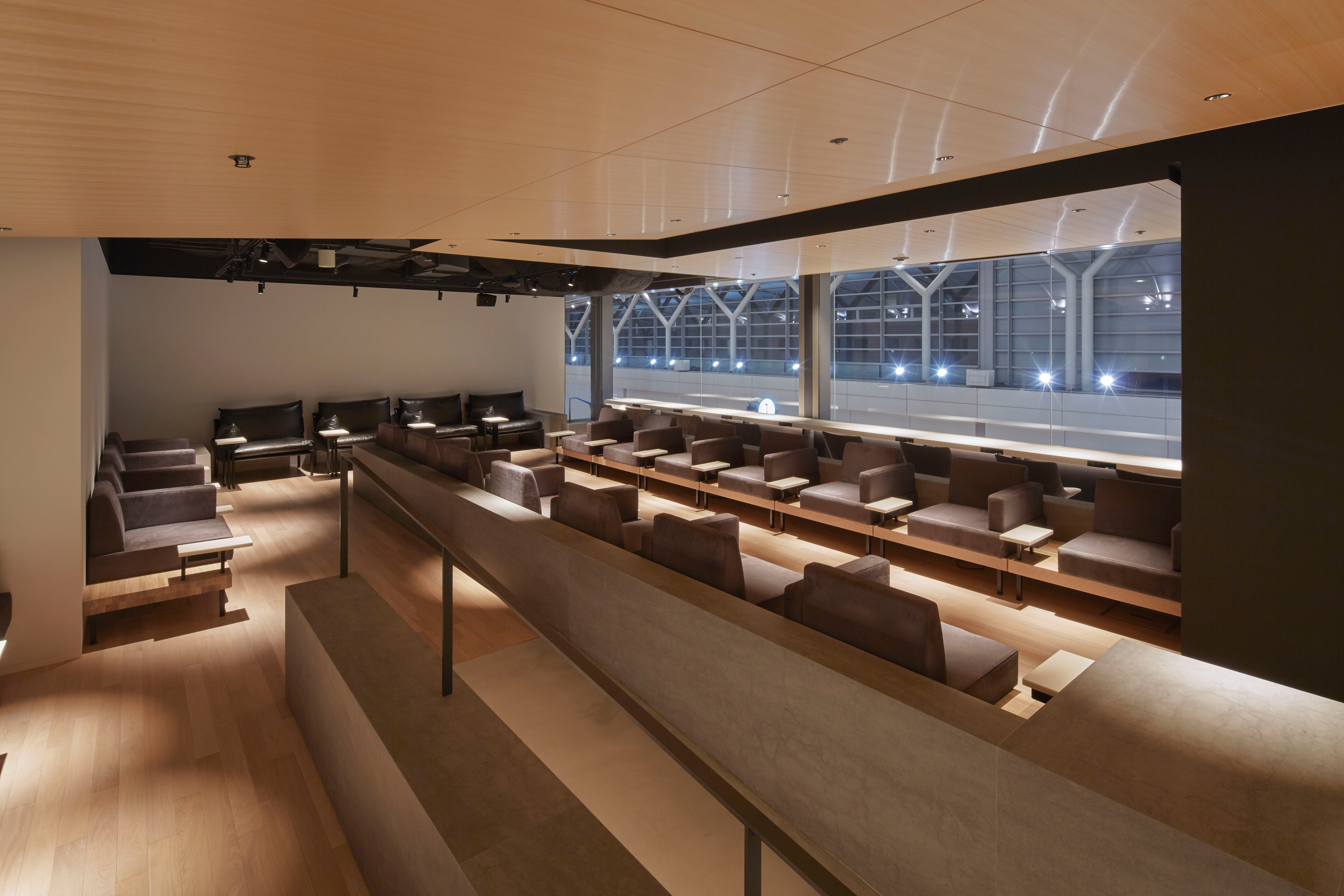 POWER LOUNGE CENTRAL(T2) - interior view 3