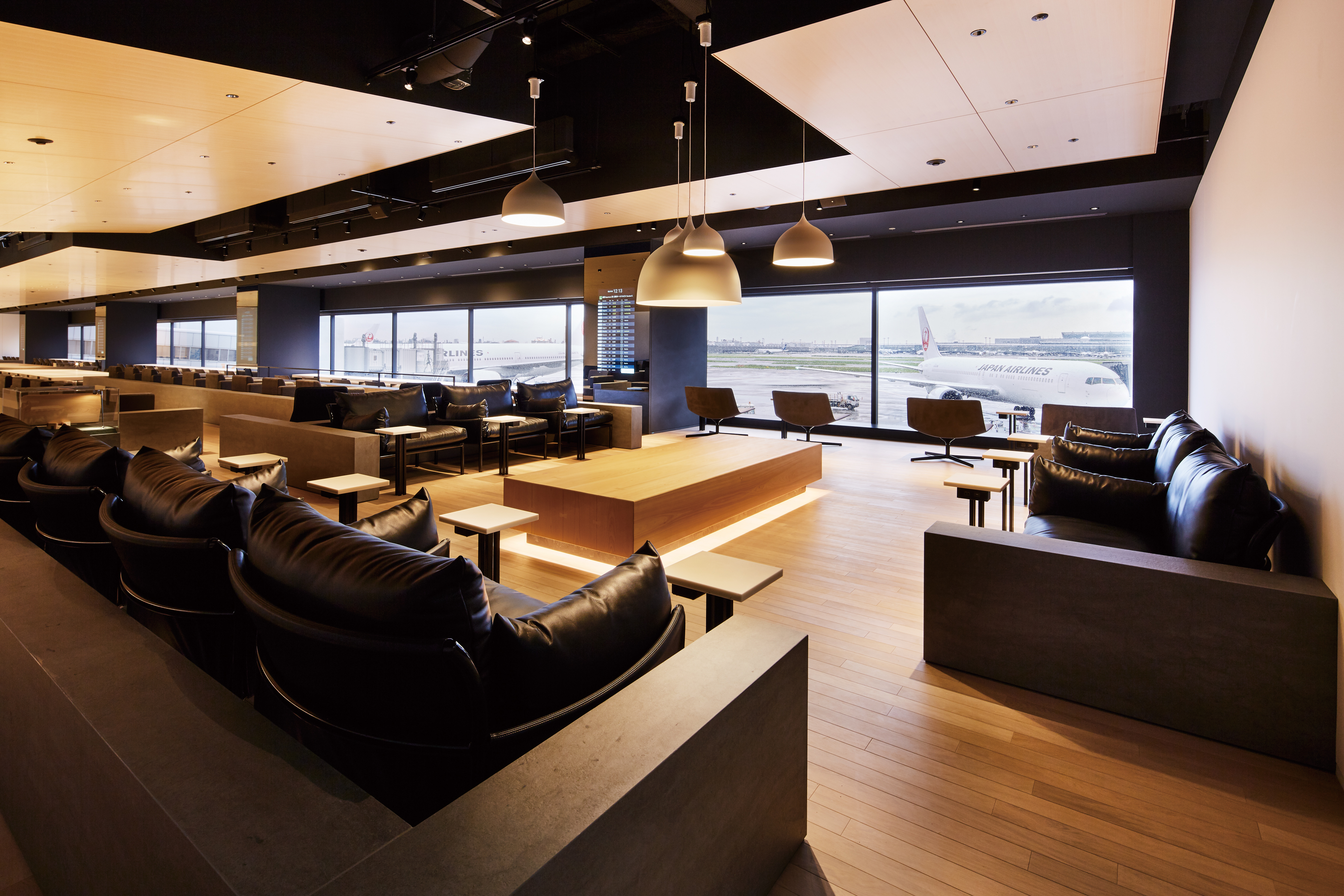 POWER LOUNGE NORTH (T1) - interior view 3