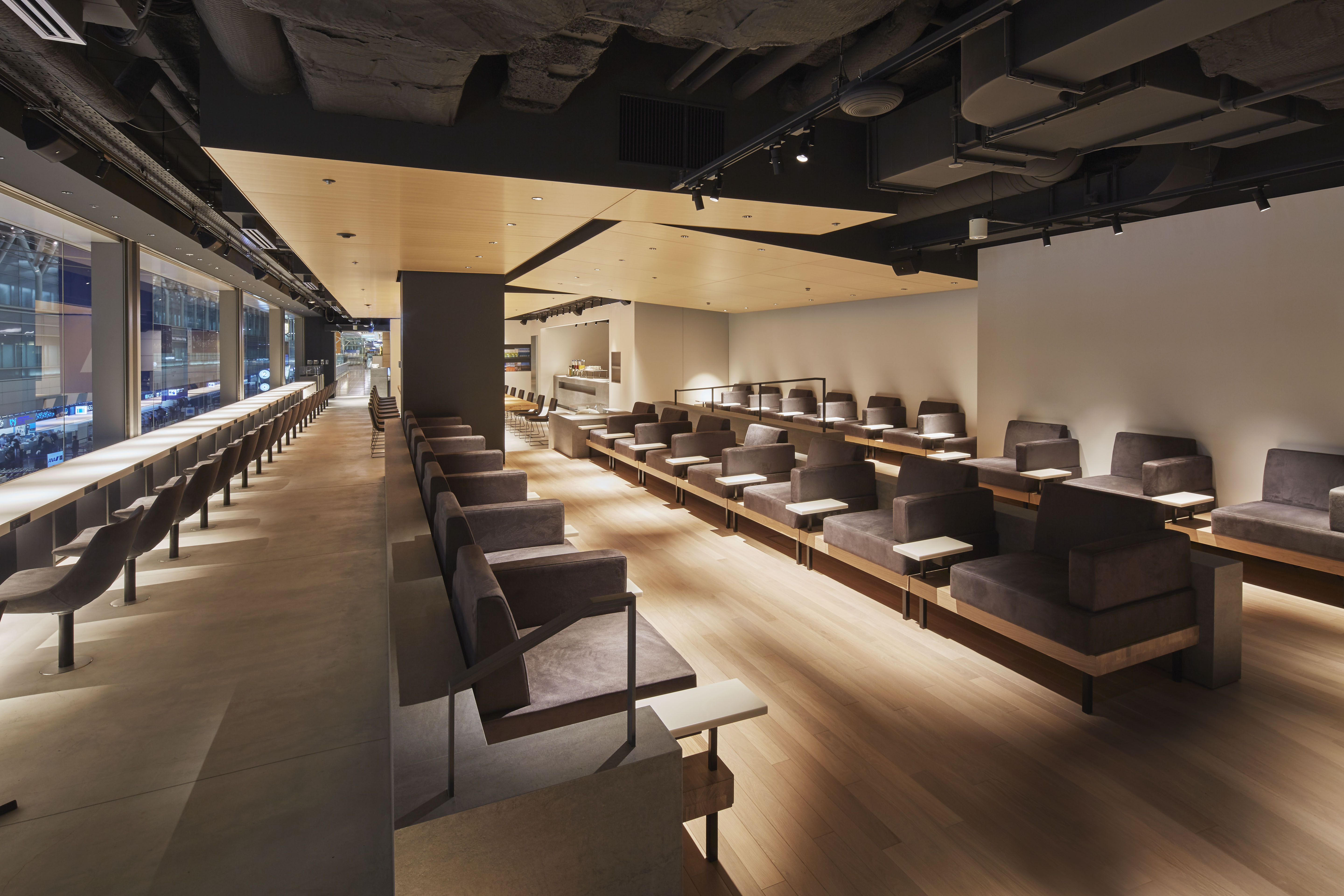POWER LOUNGE CENTRAL(T2) - interior view 2