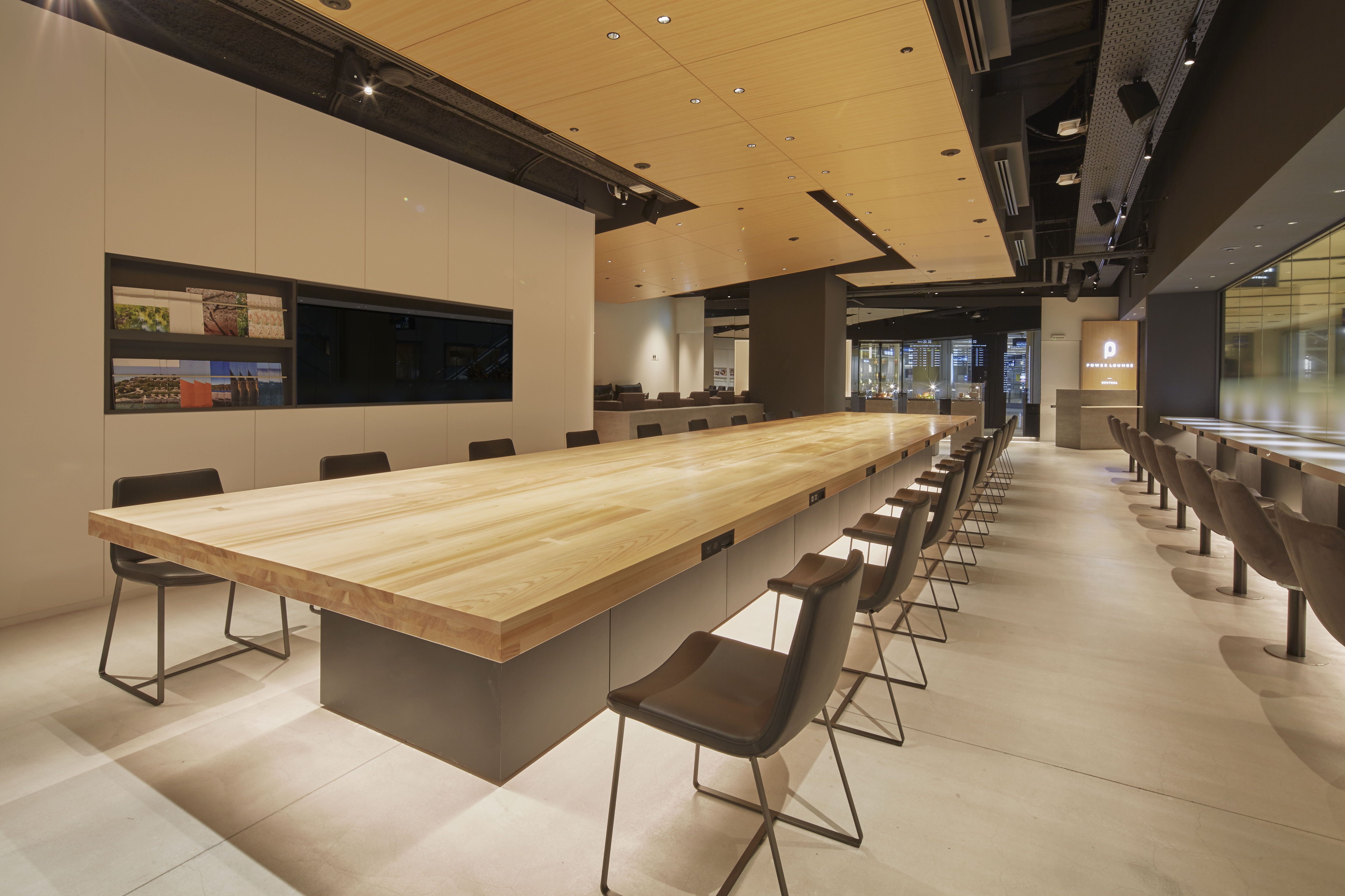 POWER LOUNGE CENTRAL(T1)