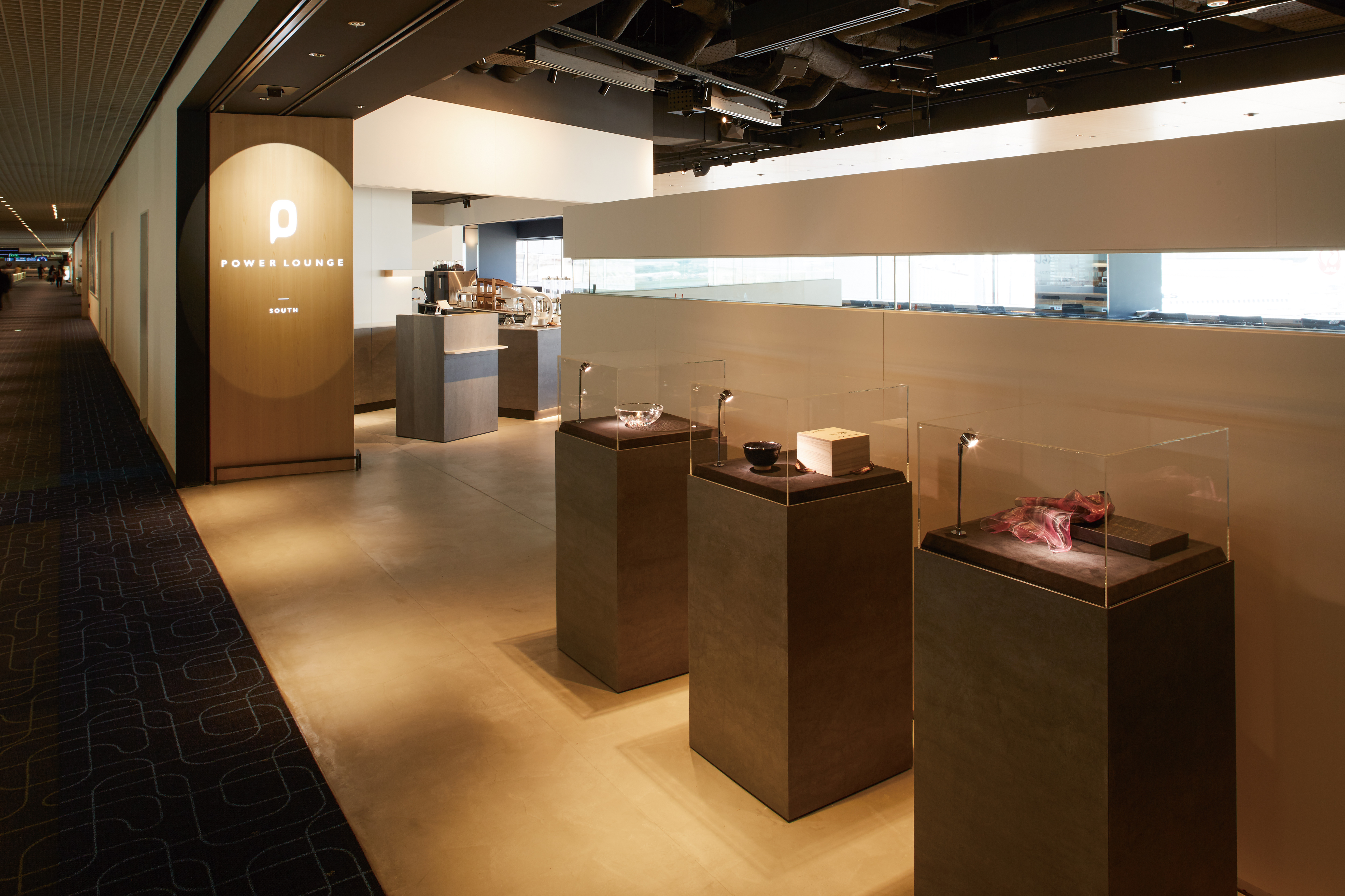 POWER LOUNGE SOUTH - interior view 2