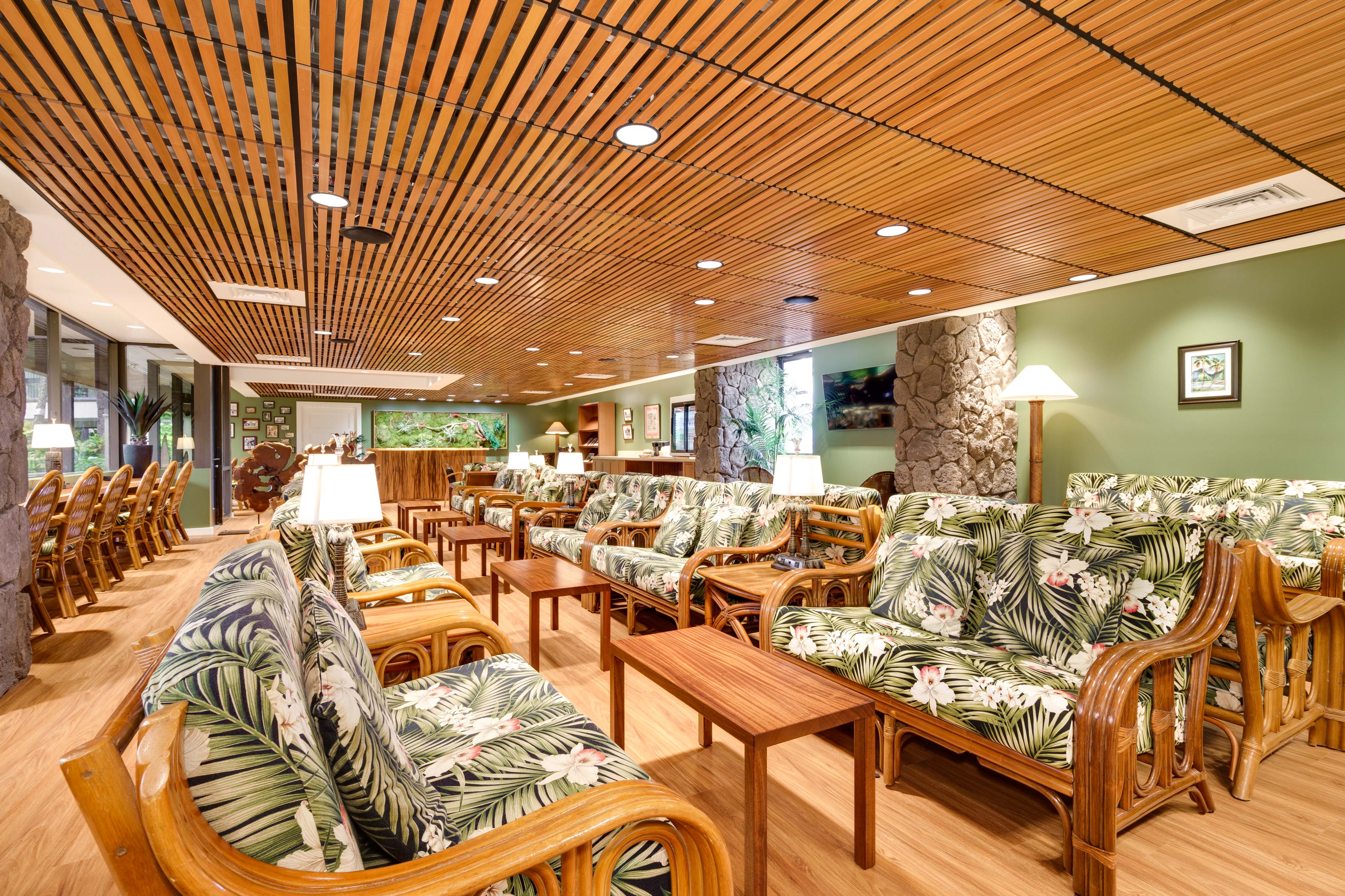 IASS Hawaii Lounge - interior view 4