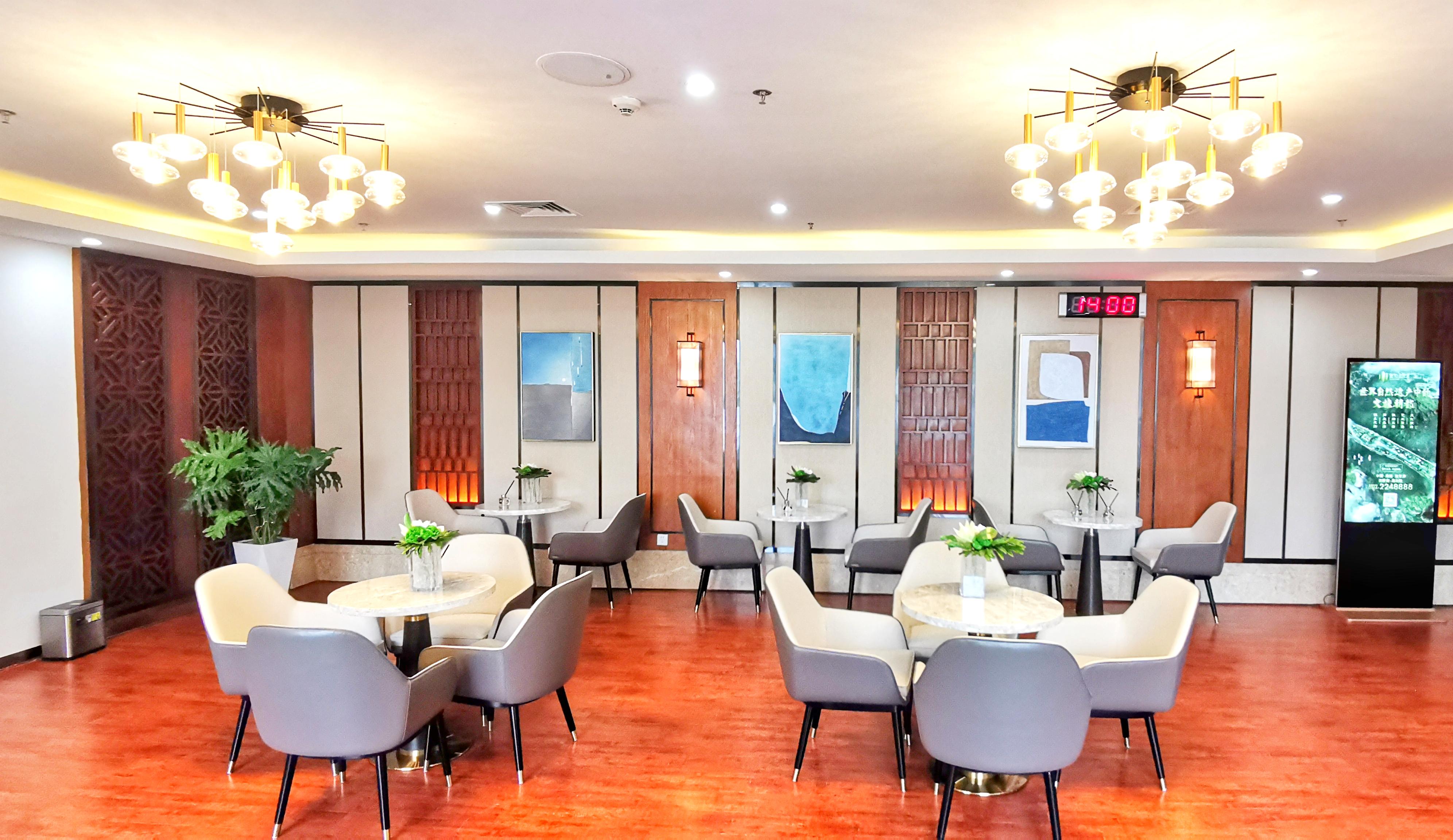 No.5 First Class Lounge