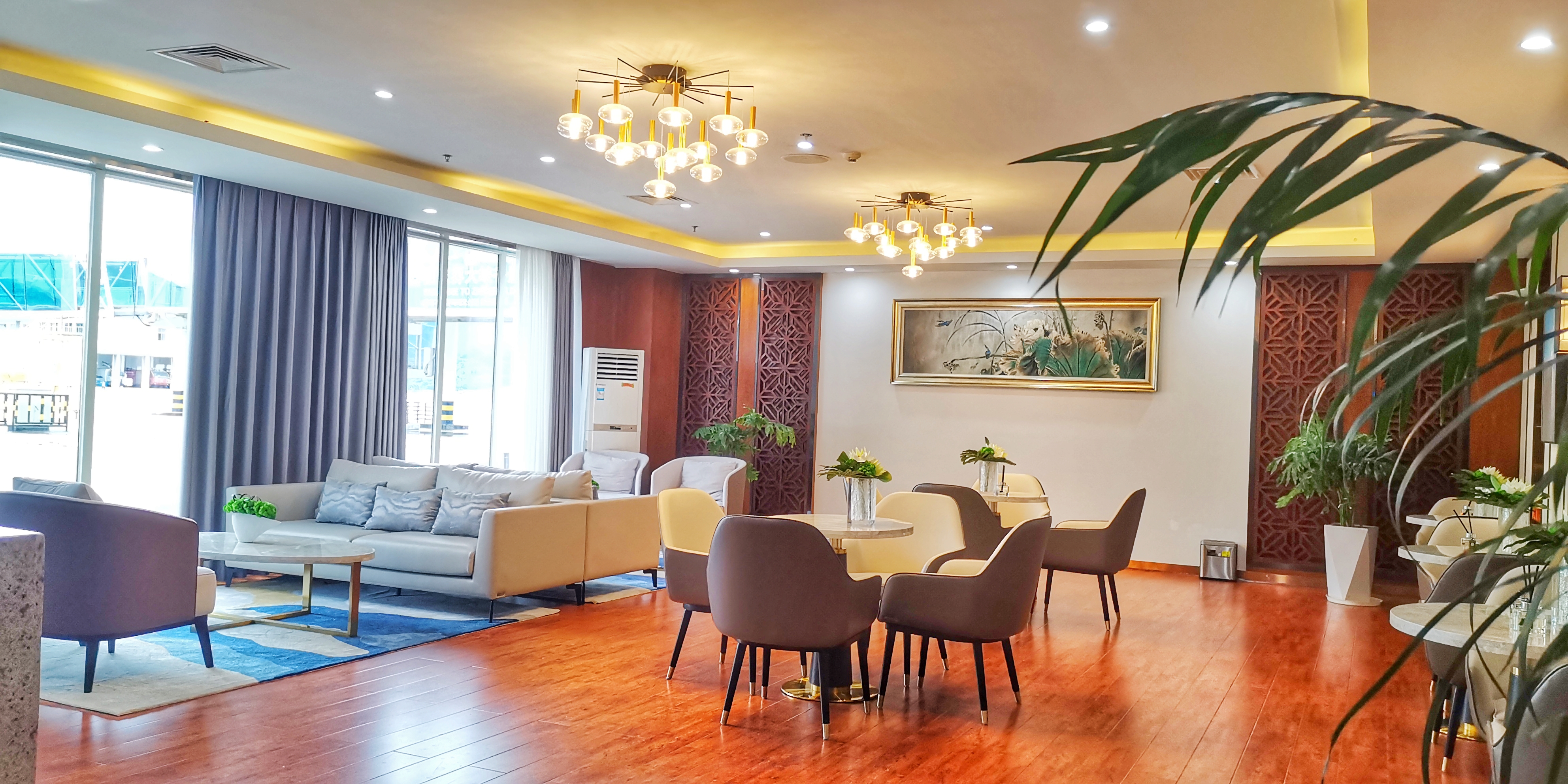 No.5 First Class Lounge