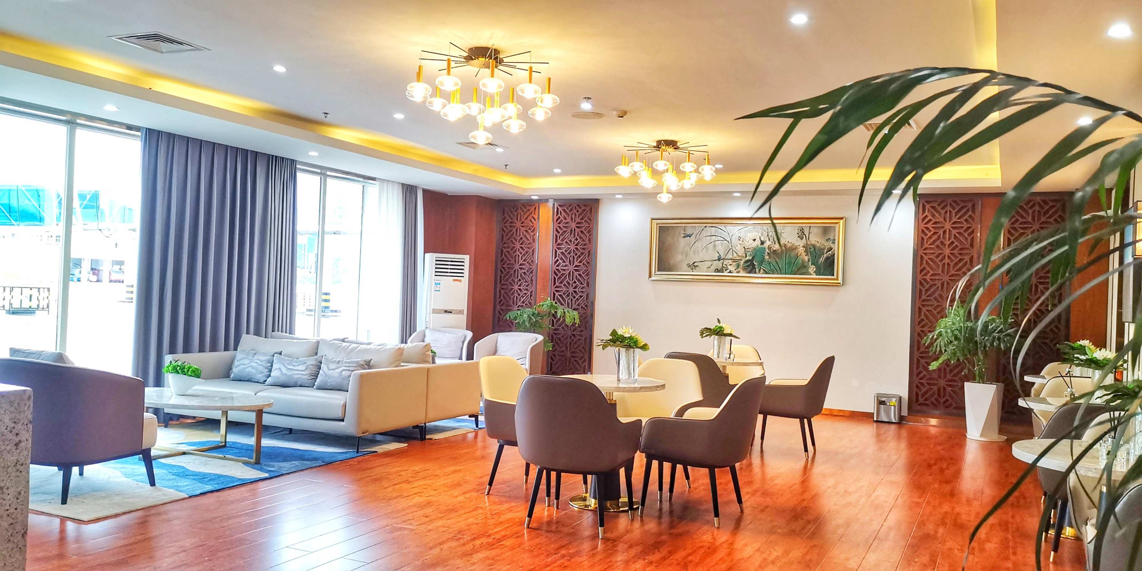 No.5 First Class Lounge